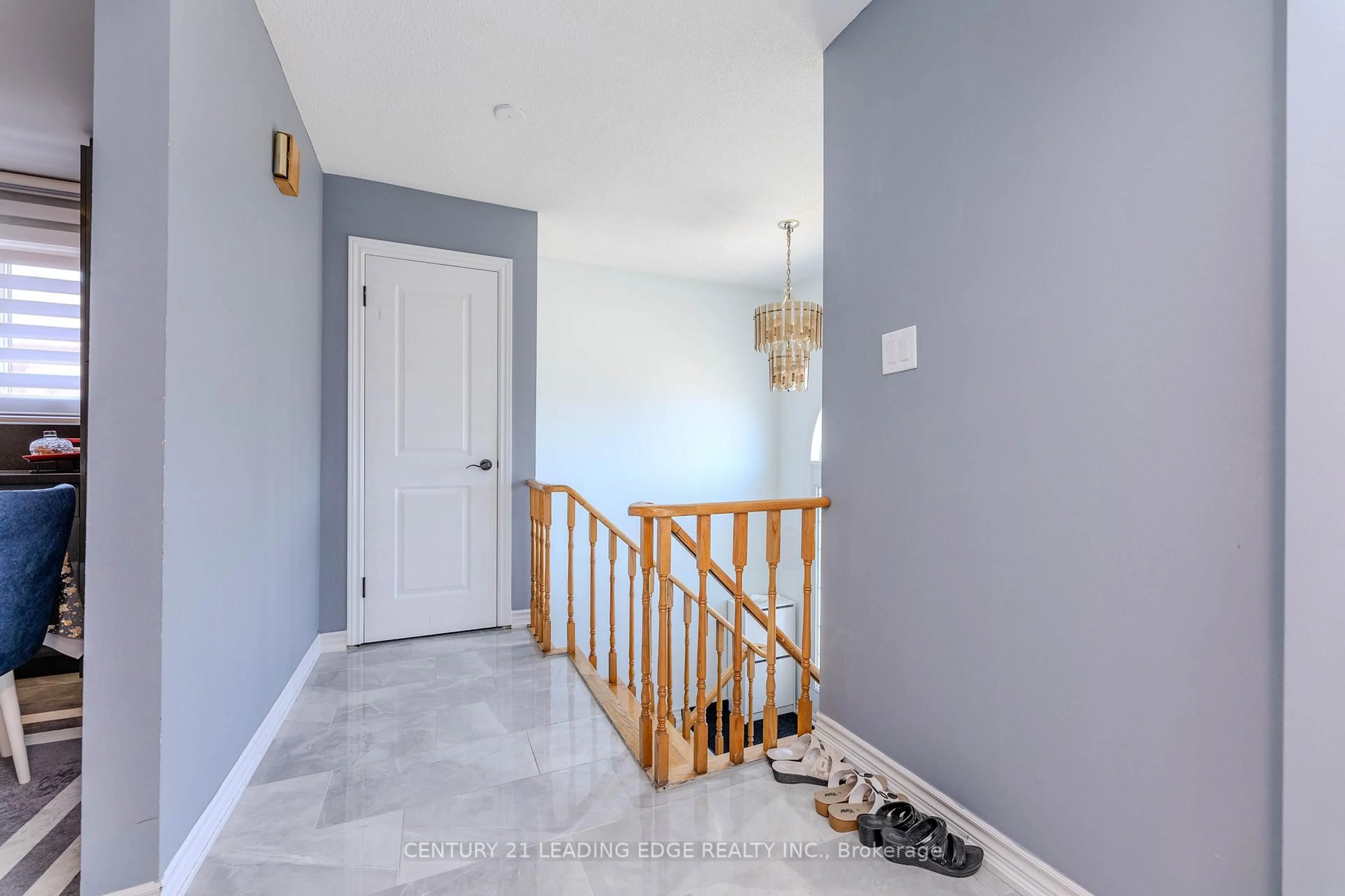 Indoor entryway for 28 Sawmill Rd, Toronto Ontario M3L 2M2