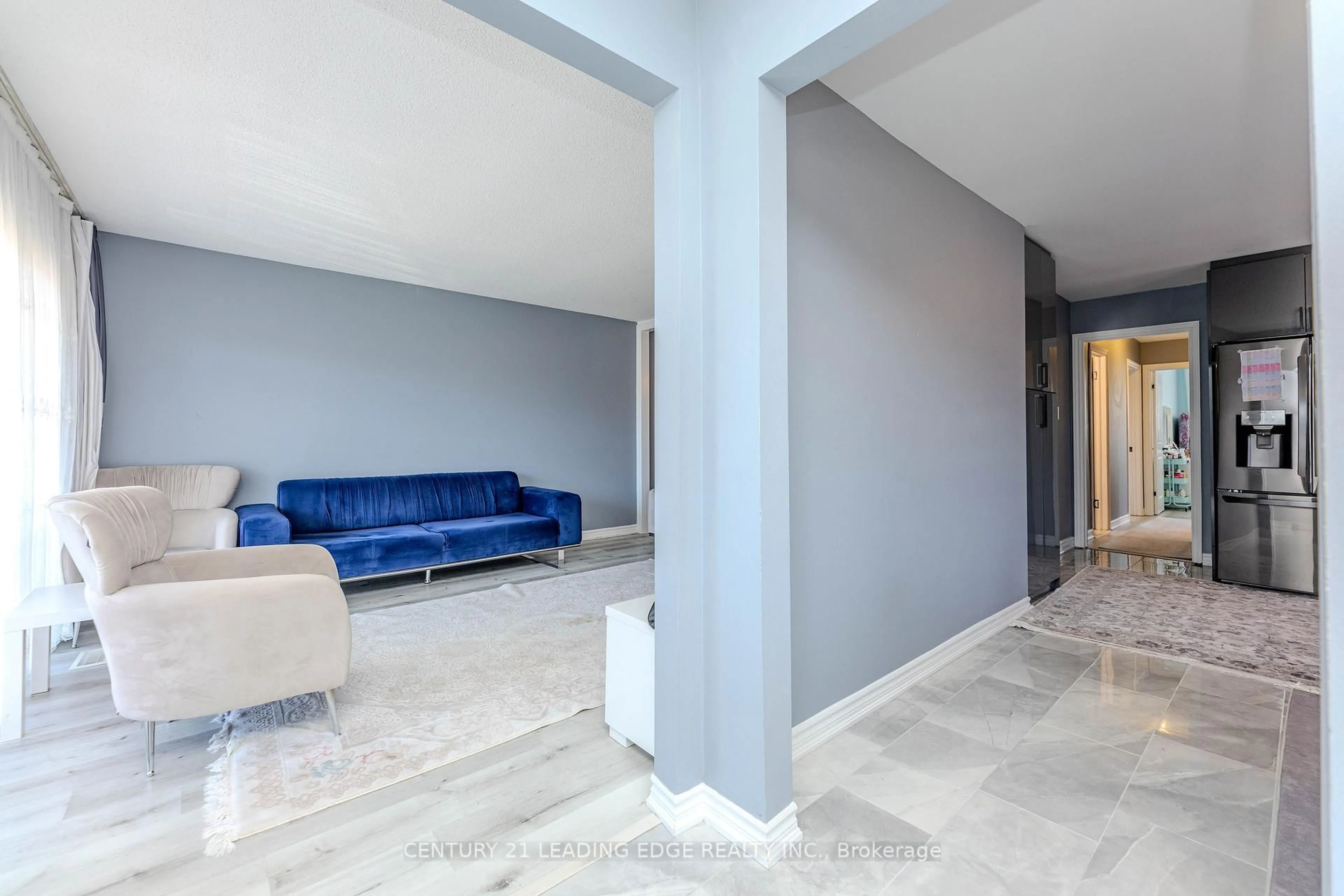 Indoor foyer for 28 Sawmill Rd, Toronto Ontario M3L 2M2