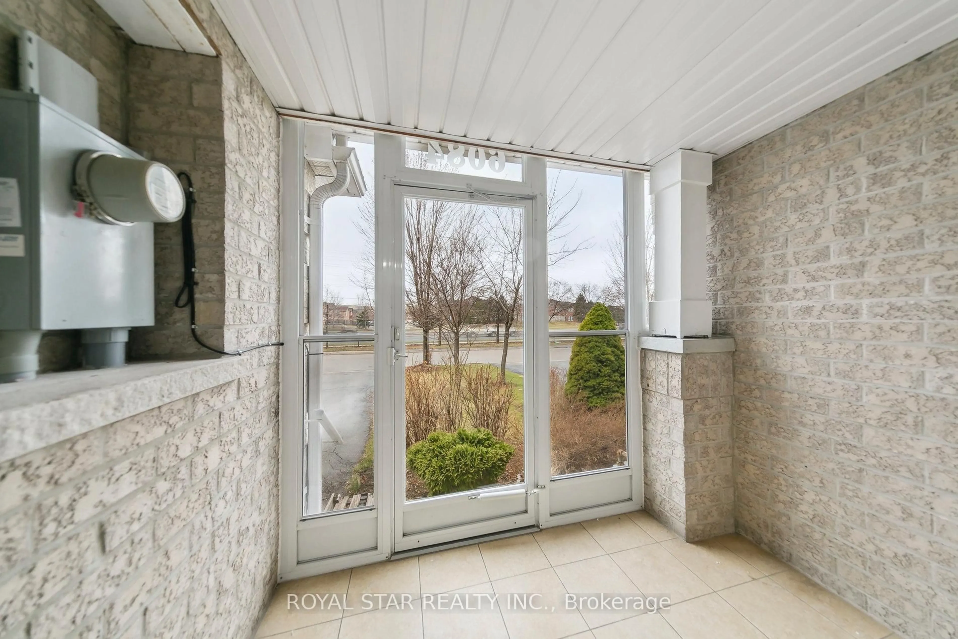 Unknown for 6084 Coxswain Cres, Mississauga Ontario L5V 2Z9