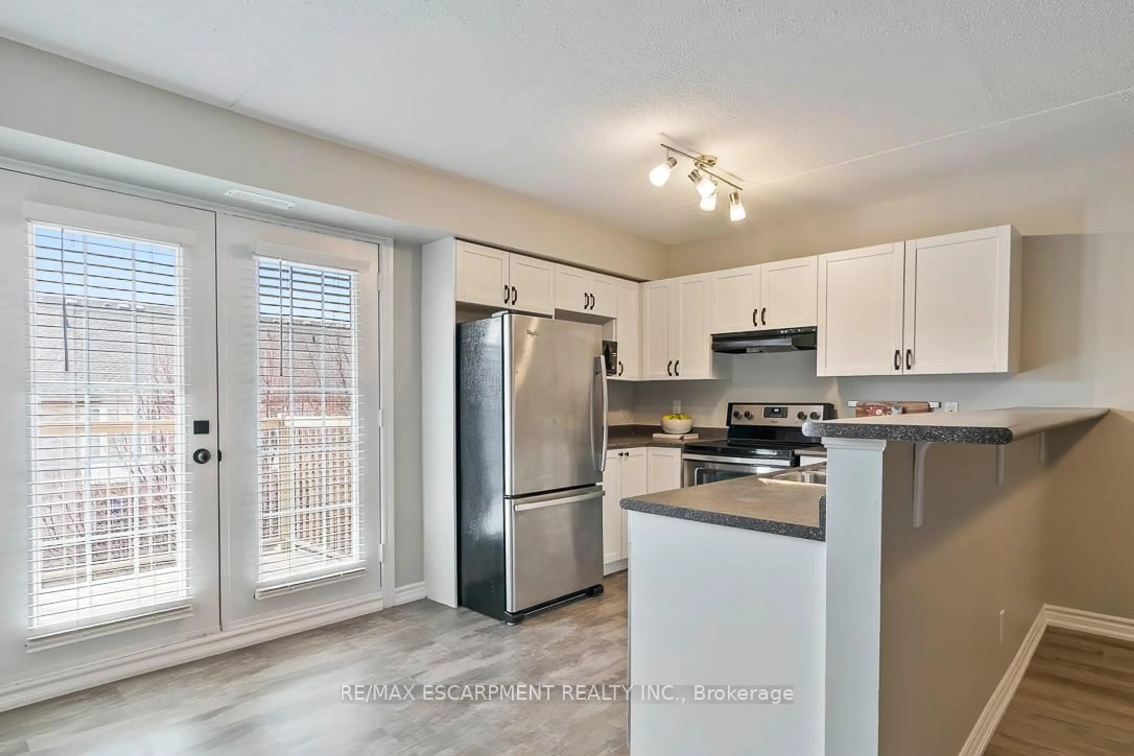 Open concept kitchen, unknown for 1830 Walkers Line #301, Burlington Ontario L7M 4V5