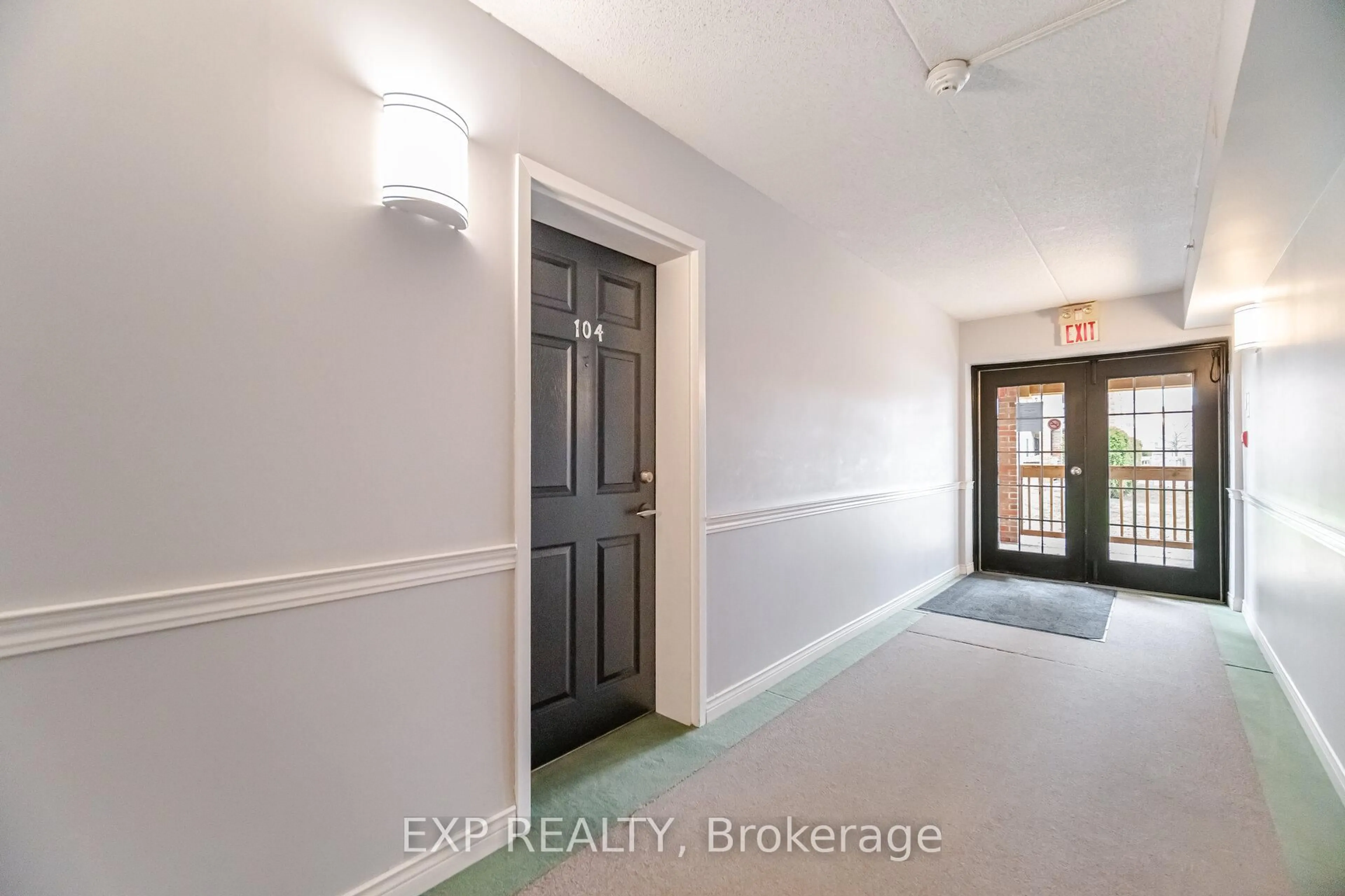 Indoor entryway for 4005 Kilmer Dr #104, Burlington Ontario L7M 4M2
