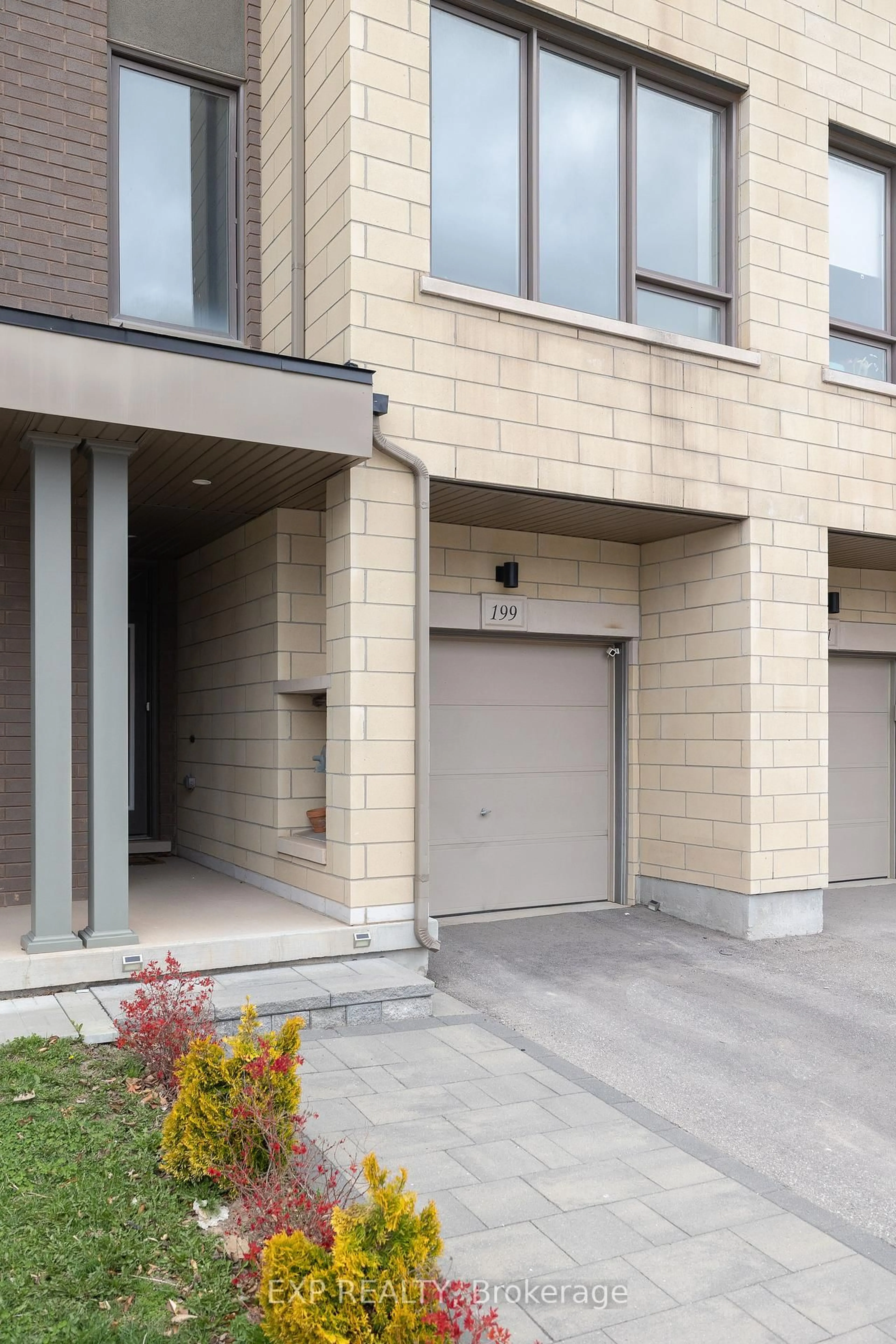Home with brick exterior material, street for 199 Sabina Dr, Oakville Ontario L6H 0W3