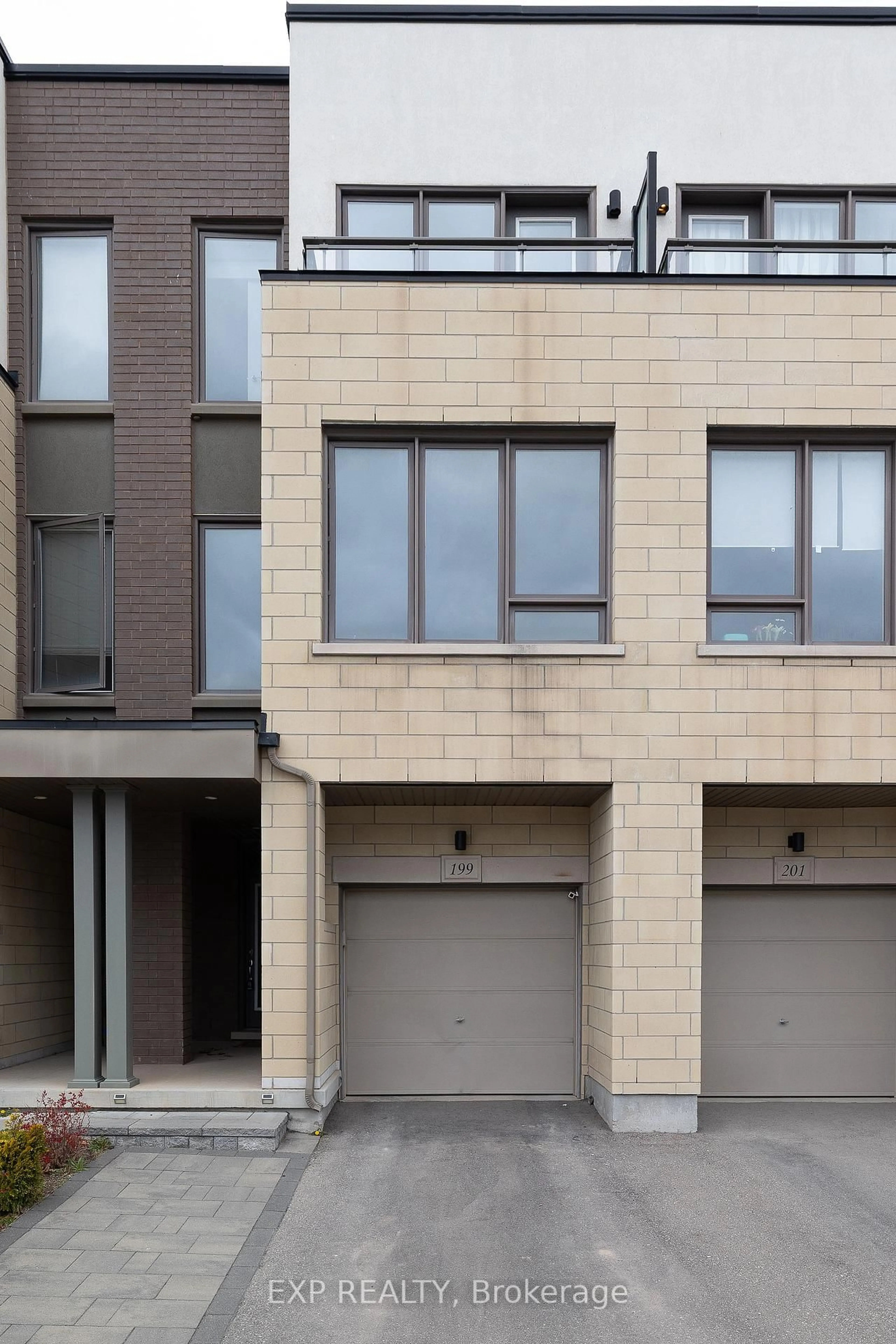 Home with brick exterior material, street for 199 Sabina Dr, Oakville Ontario L6H 0W3