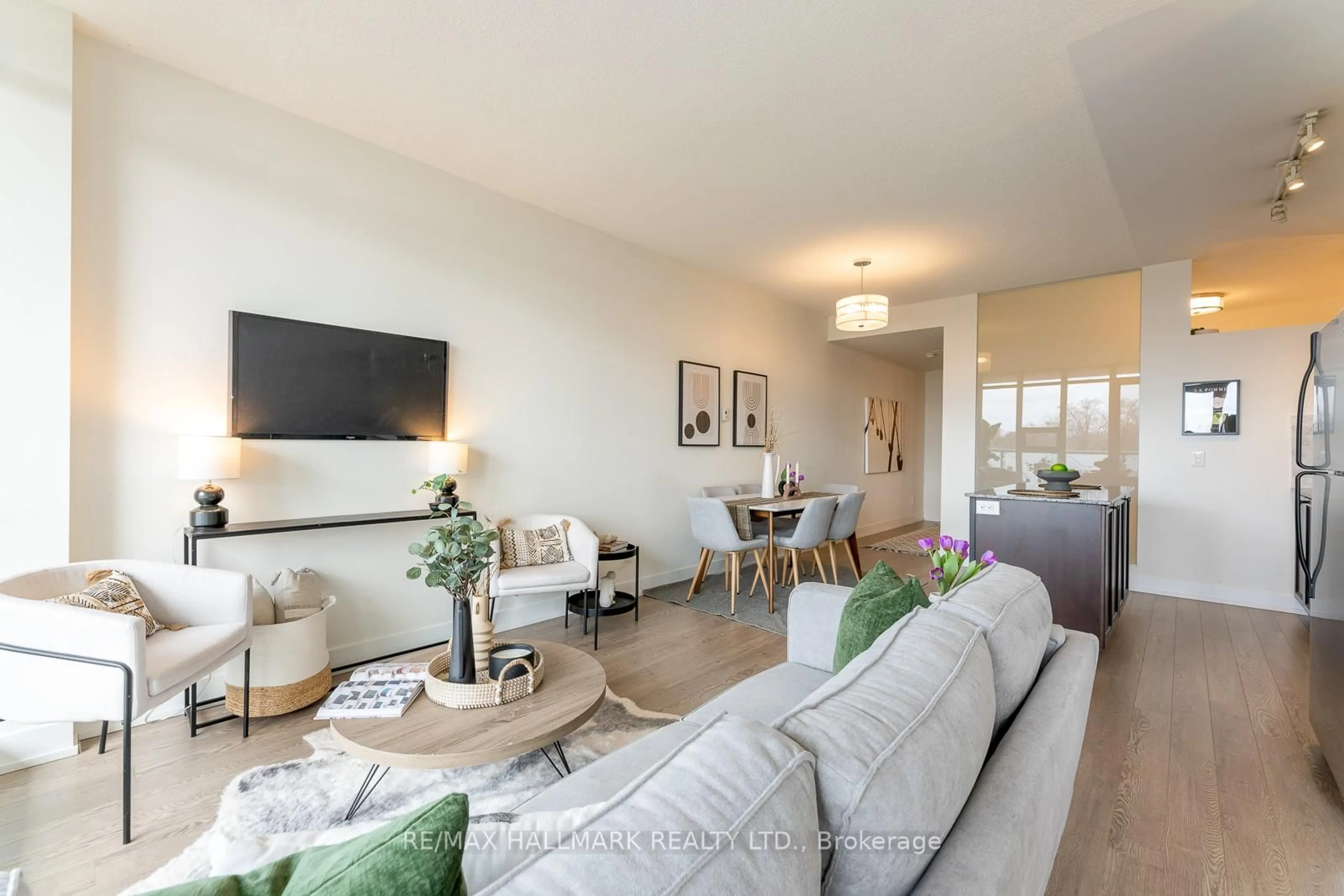 Living room with furniture, unknown for 1638 Bloor St #611, Toronto Ontario M6P 1A7