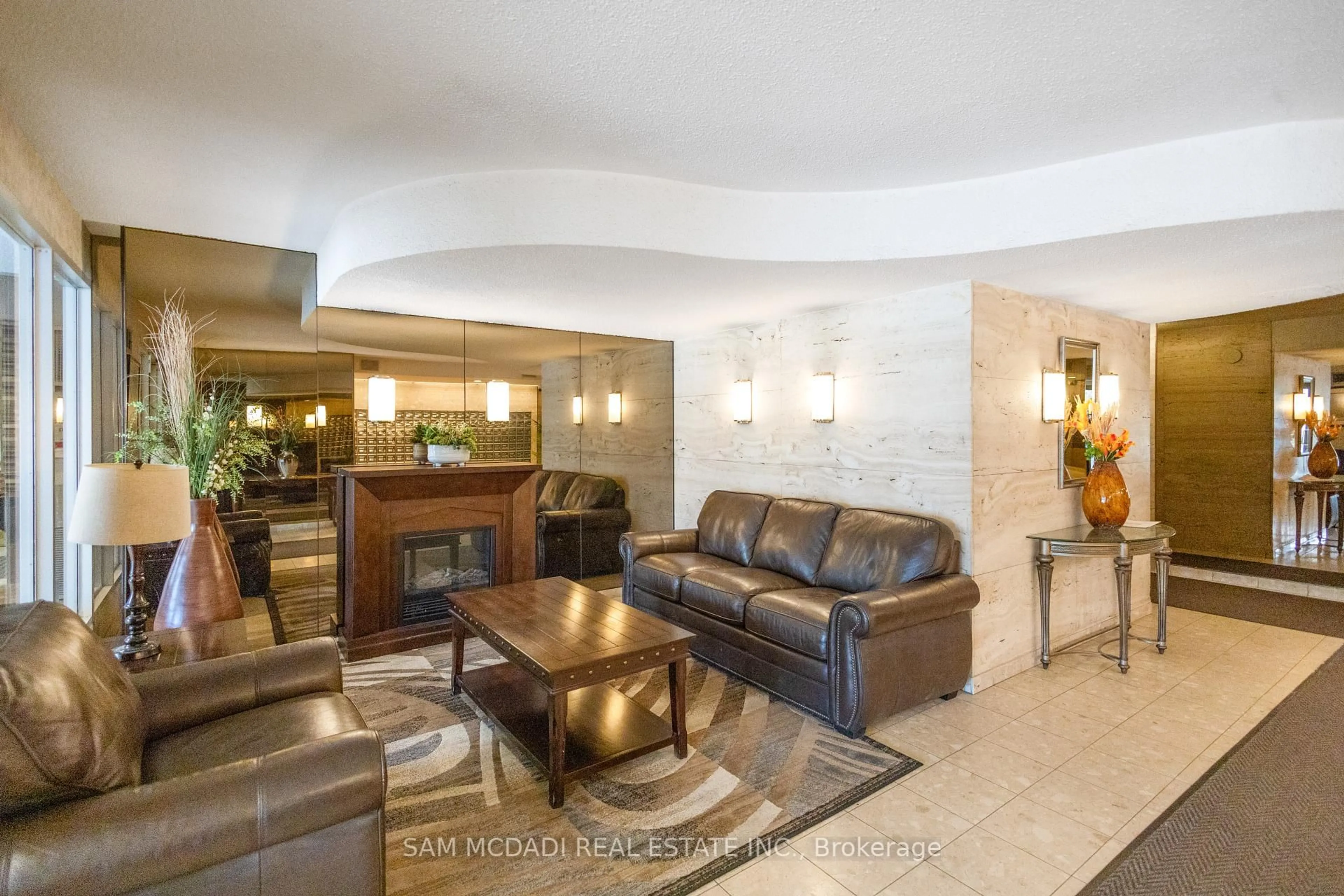 Lobby for 3100 Kirwin Ave #1606, Mississauga Ontario L5A 3S6