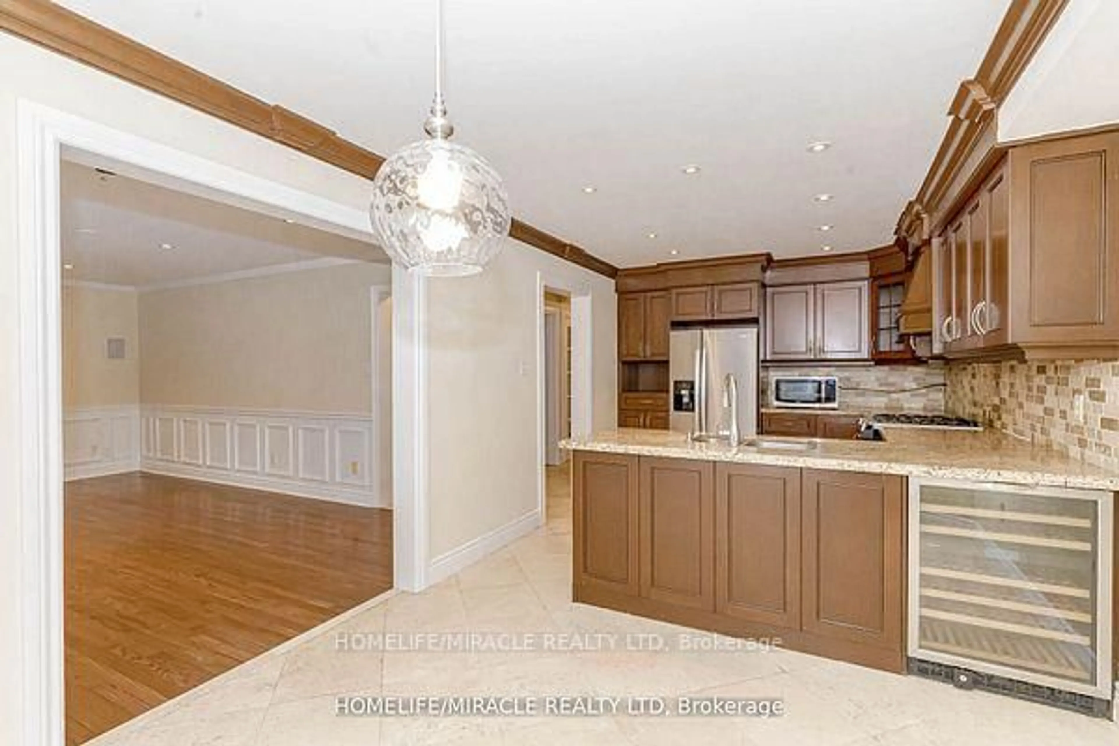 Open concept kitchen, unknown for 5393 Fallingbrook Dr, Mississauga Ontario L5V 1P7
