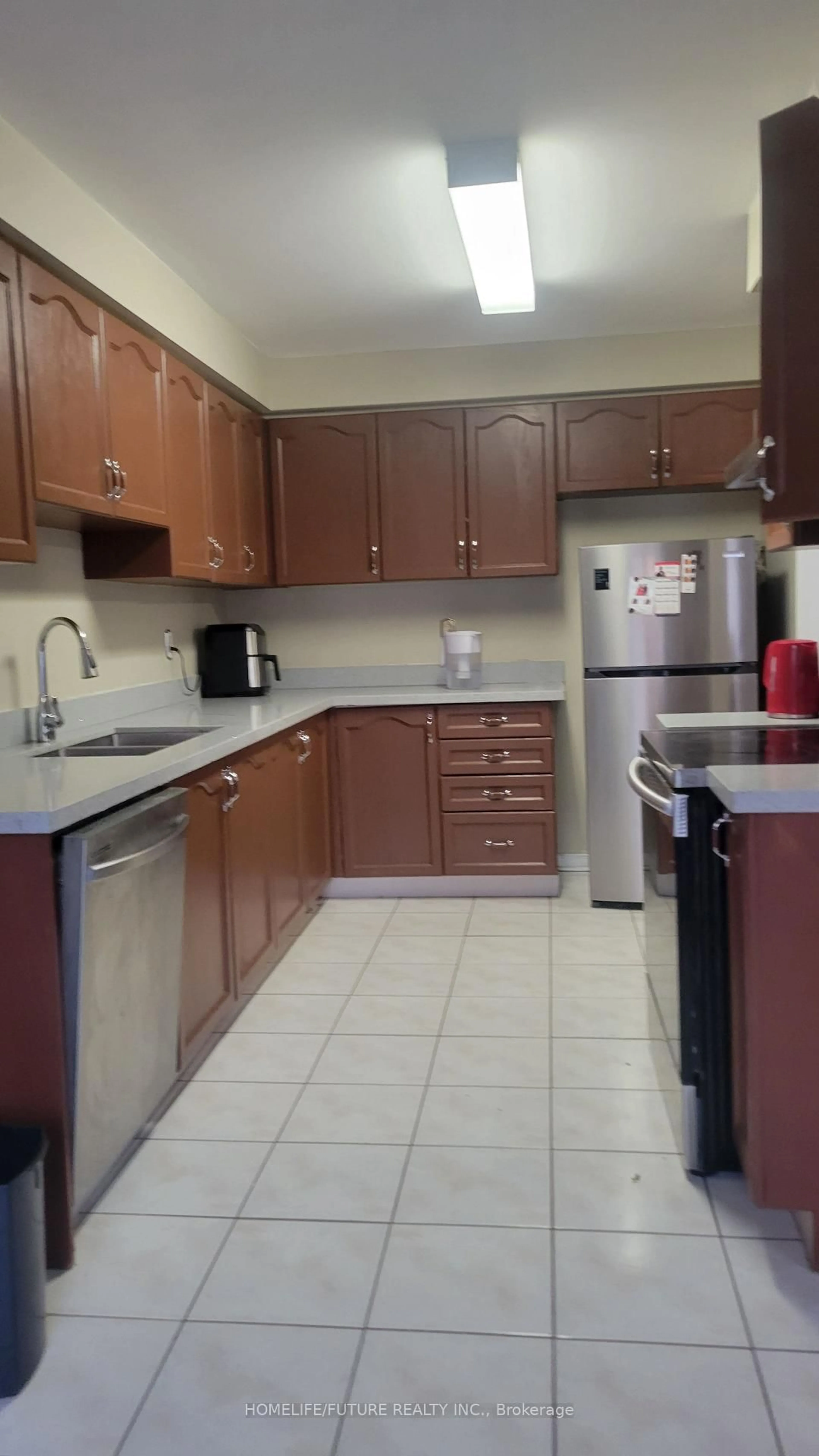 Standard kitchen, unknown for 14 Peachleaf Cres, Brampton Ontario L7A 2B2
