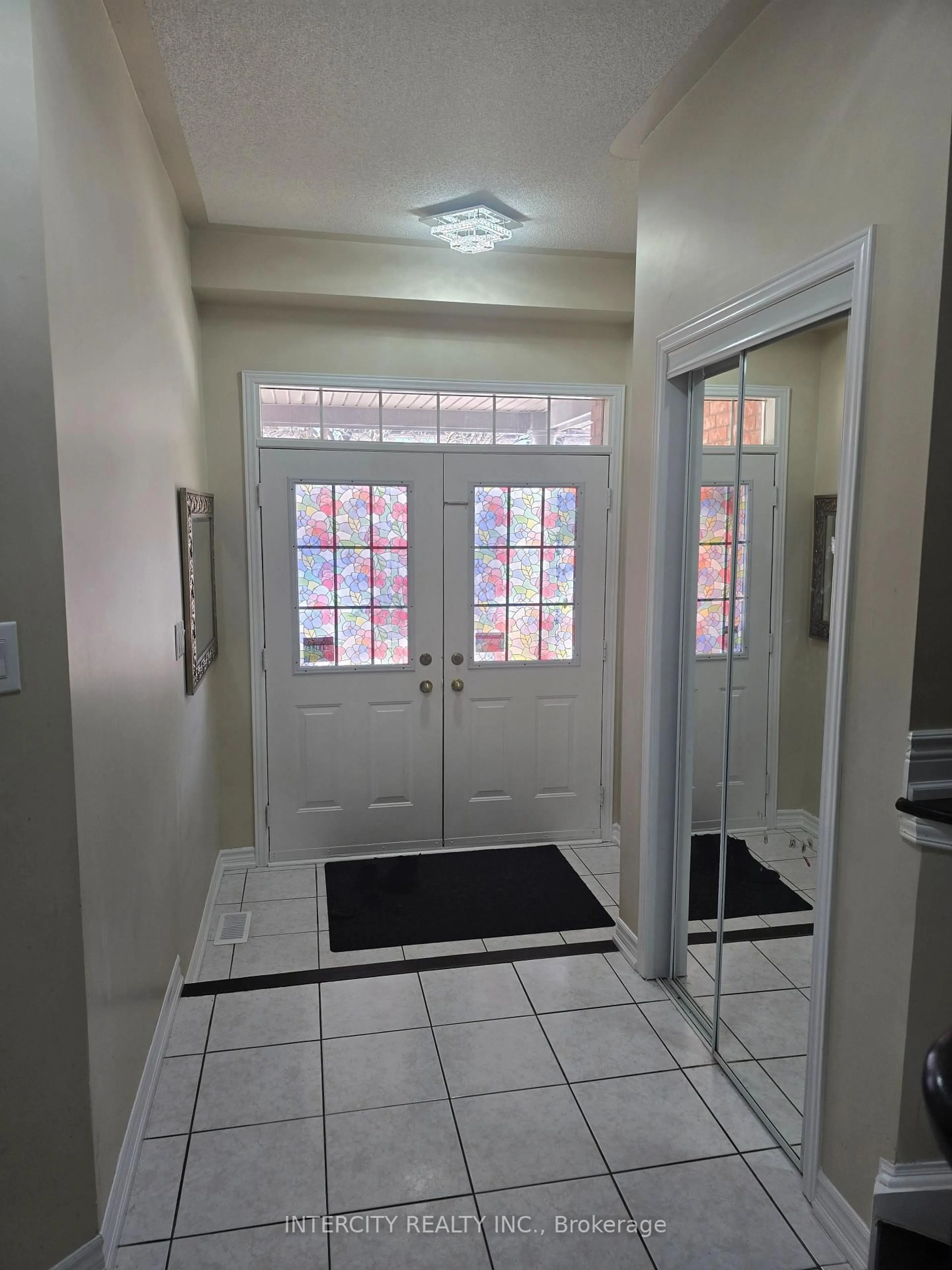 Indoor entryway for 27 ZIA DODDA Cres, Brampton Ontario L6P 1J6