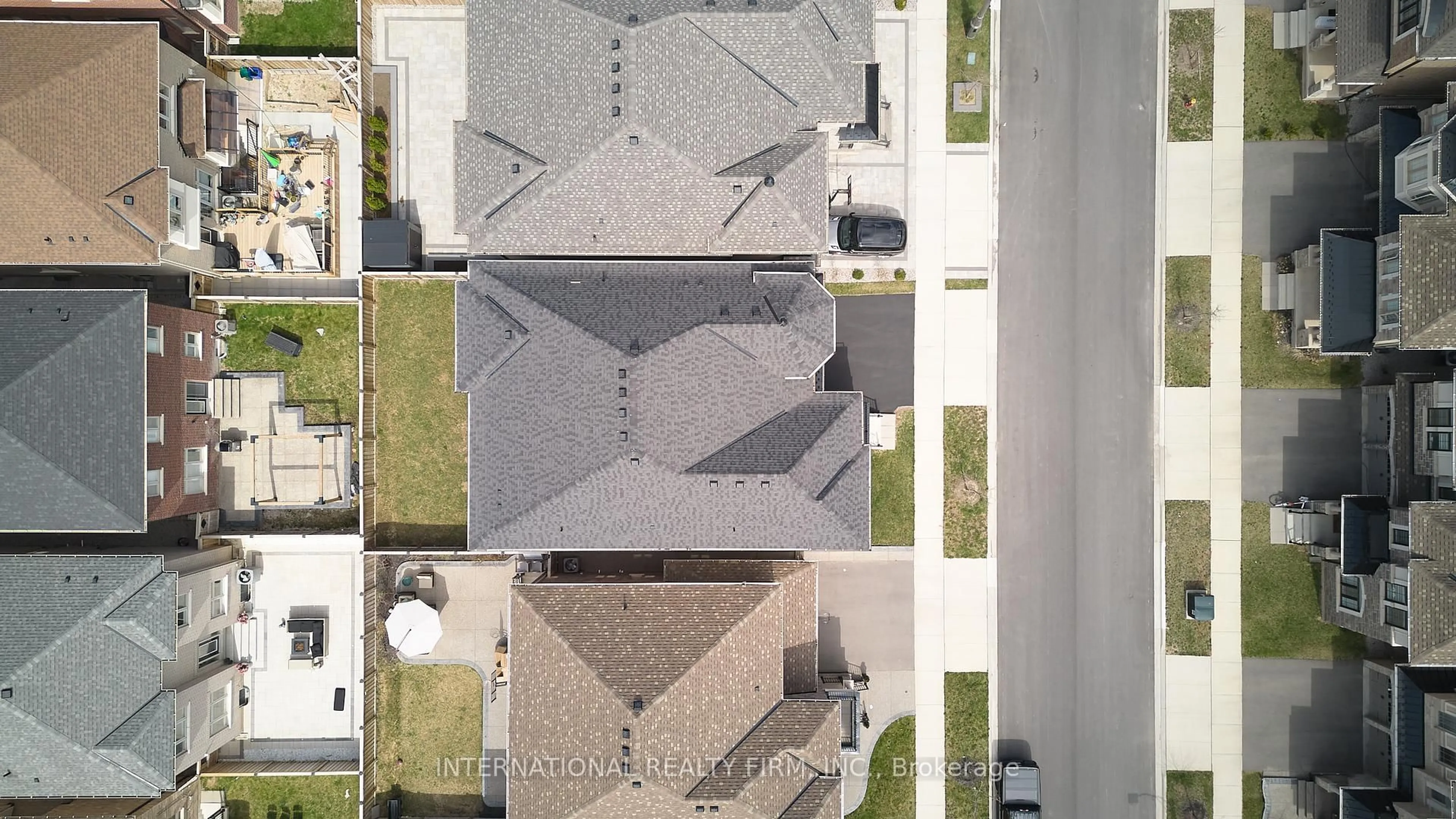 A pic from outside/outdoor area/front of a property/back of a property/a pic from drone, street for 63 Merlin St, Oakville Ontario L6H 0Z4
