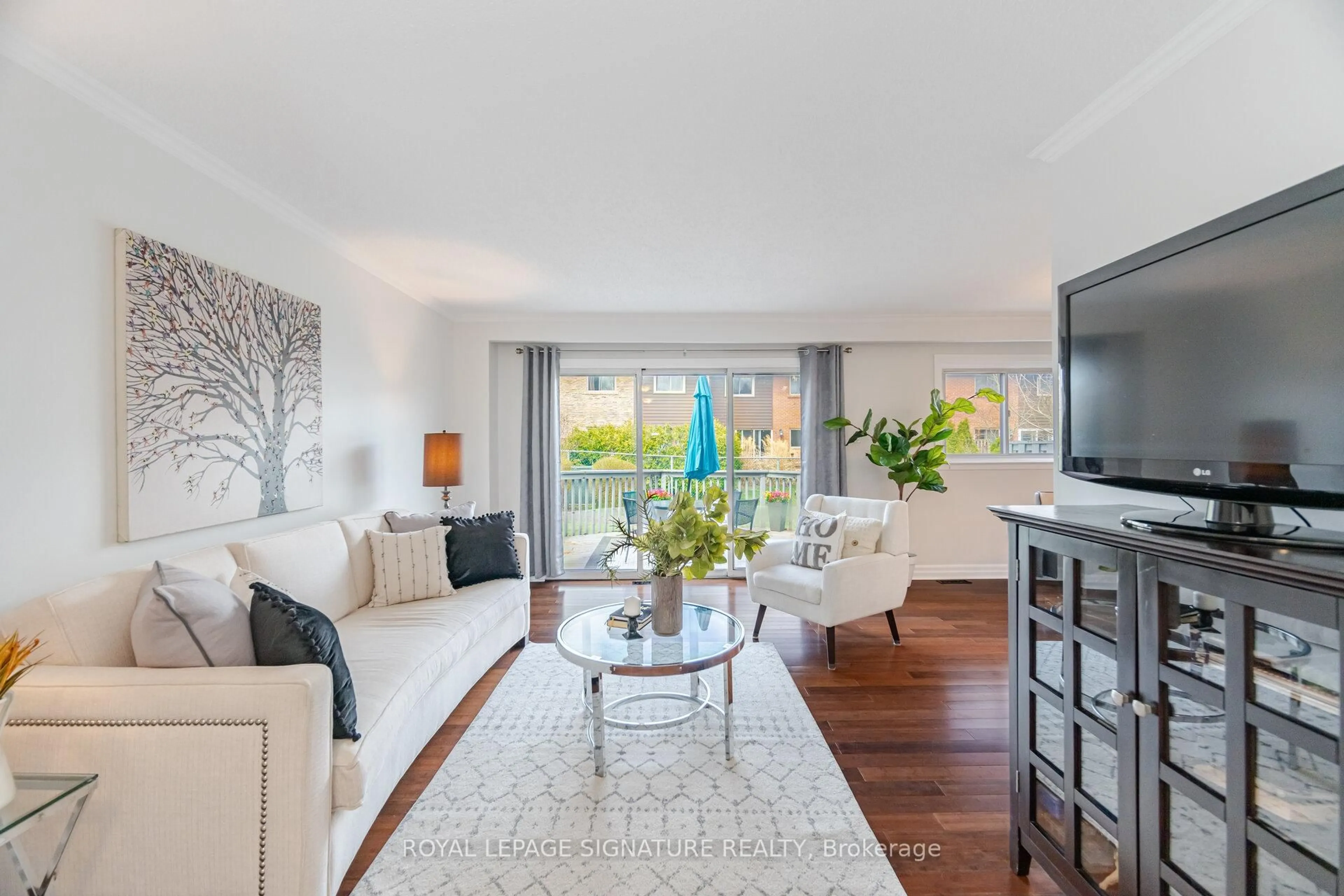 Living room with furniture, unknown for 620 Forestwood Cres, Burlington Ontario L7L 4K5