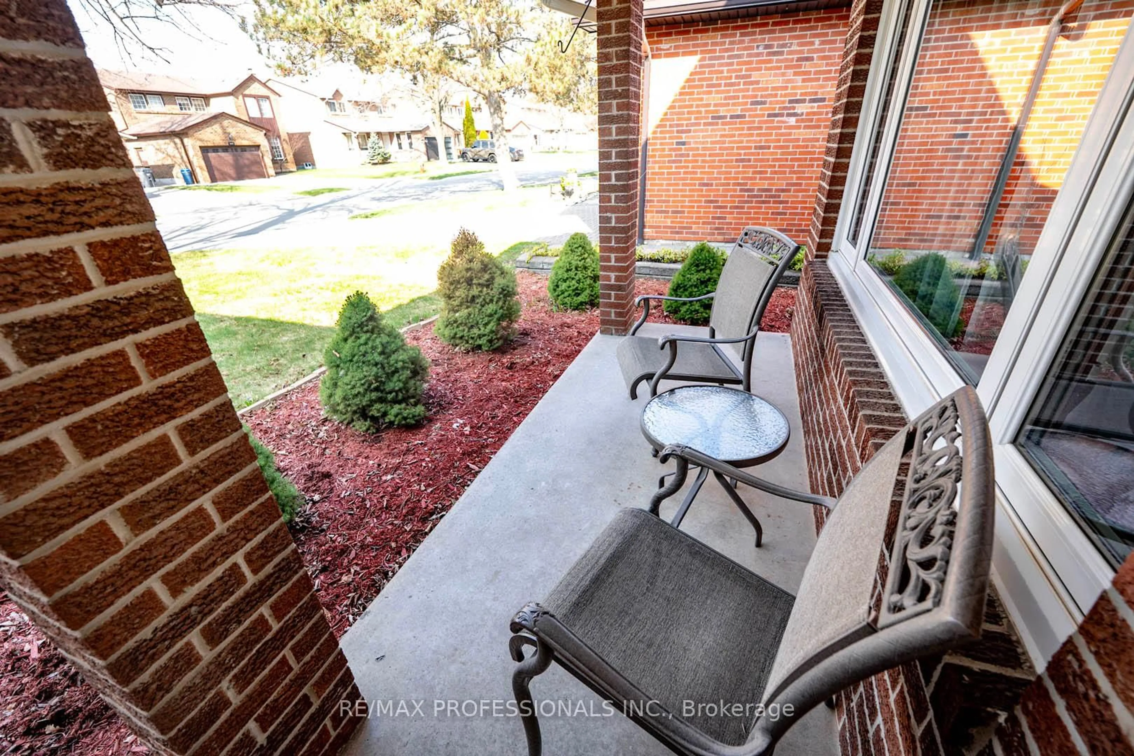 Patio, street for 3953 Selkirk Pl, Mississauga Ontario L5L 3L5