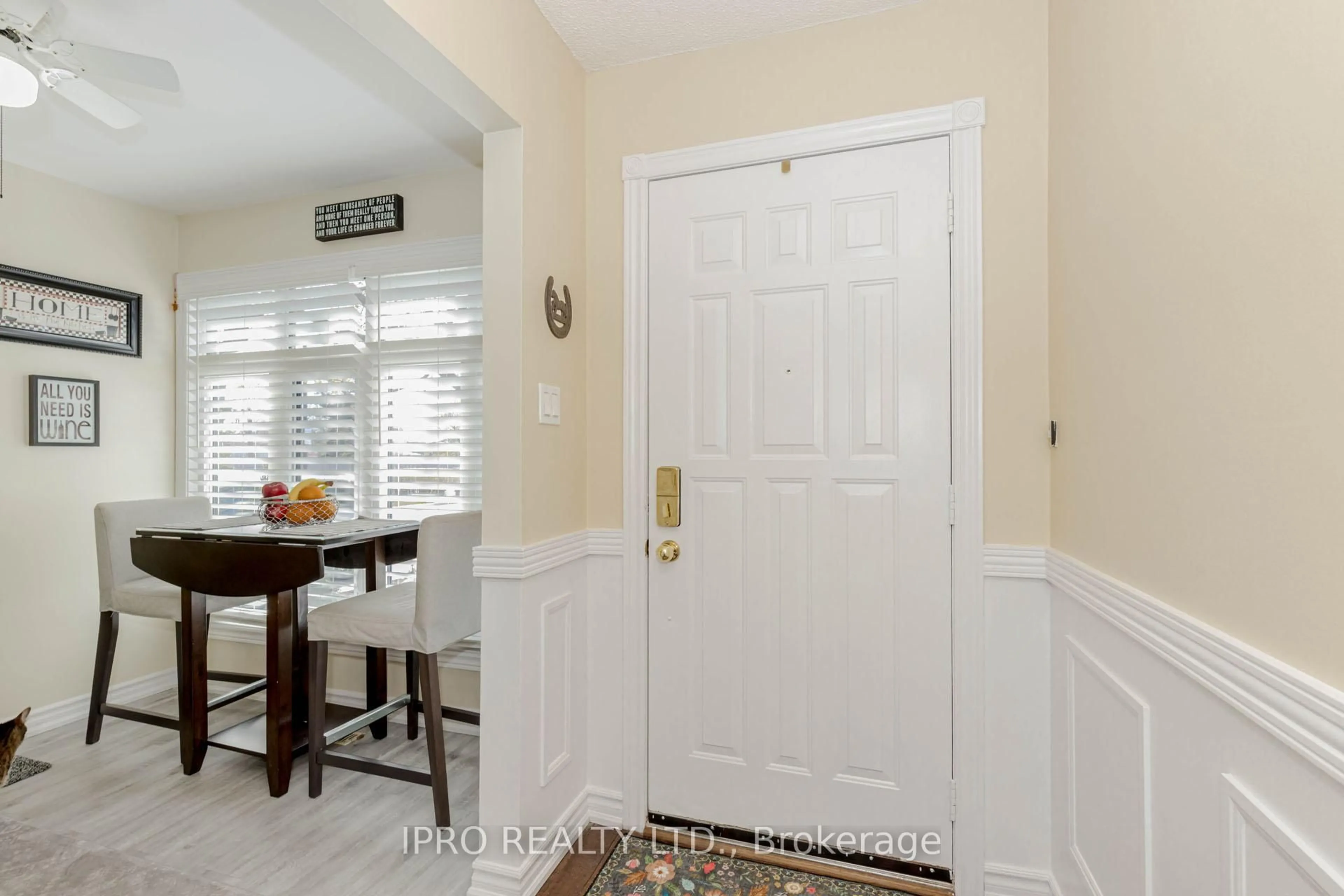 Indoor entryway for 3050 Orleans Rd #94, Mississauga Ontario L5L 5P7