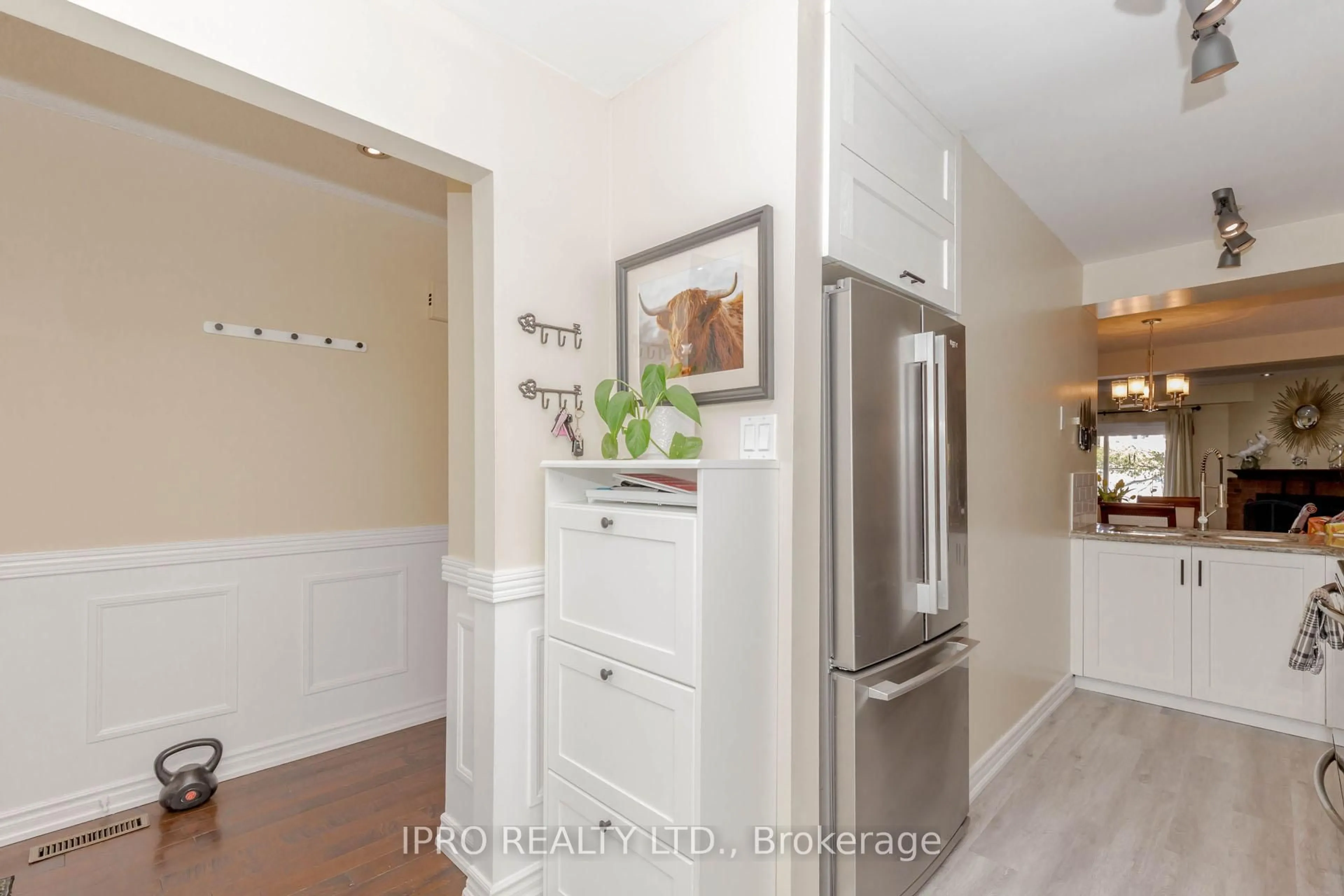 Indoor entryway for 3050 Orleans Rd #94, Mississauga Ontario L5L 5P7