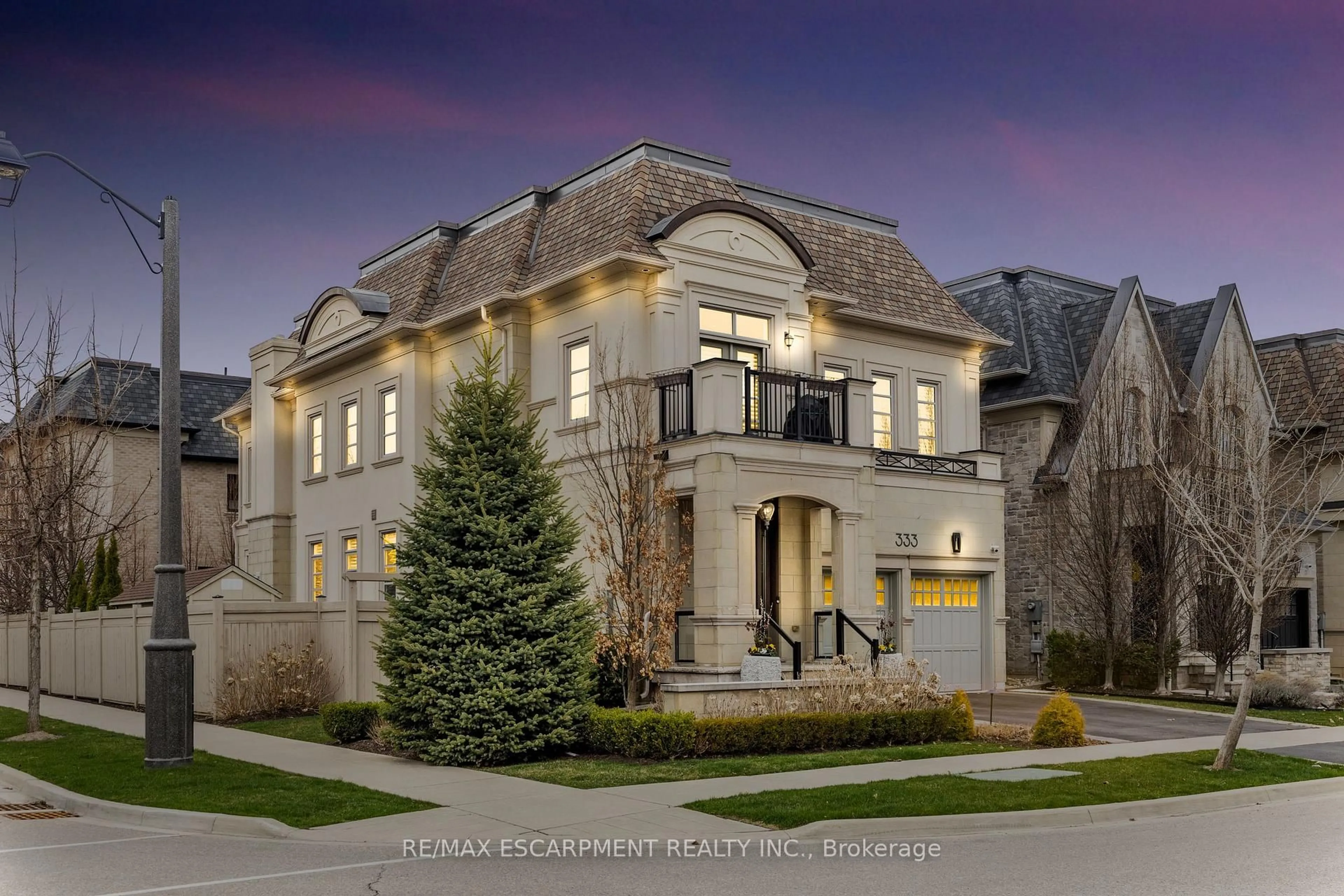 Home with brick exterior material, street for 333 Tudor Ave, Oakville Ontario L6K 0G8