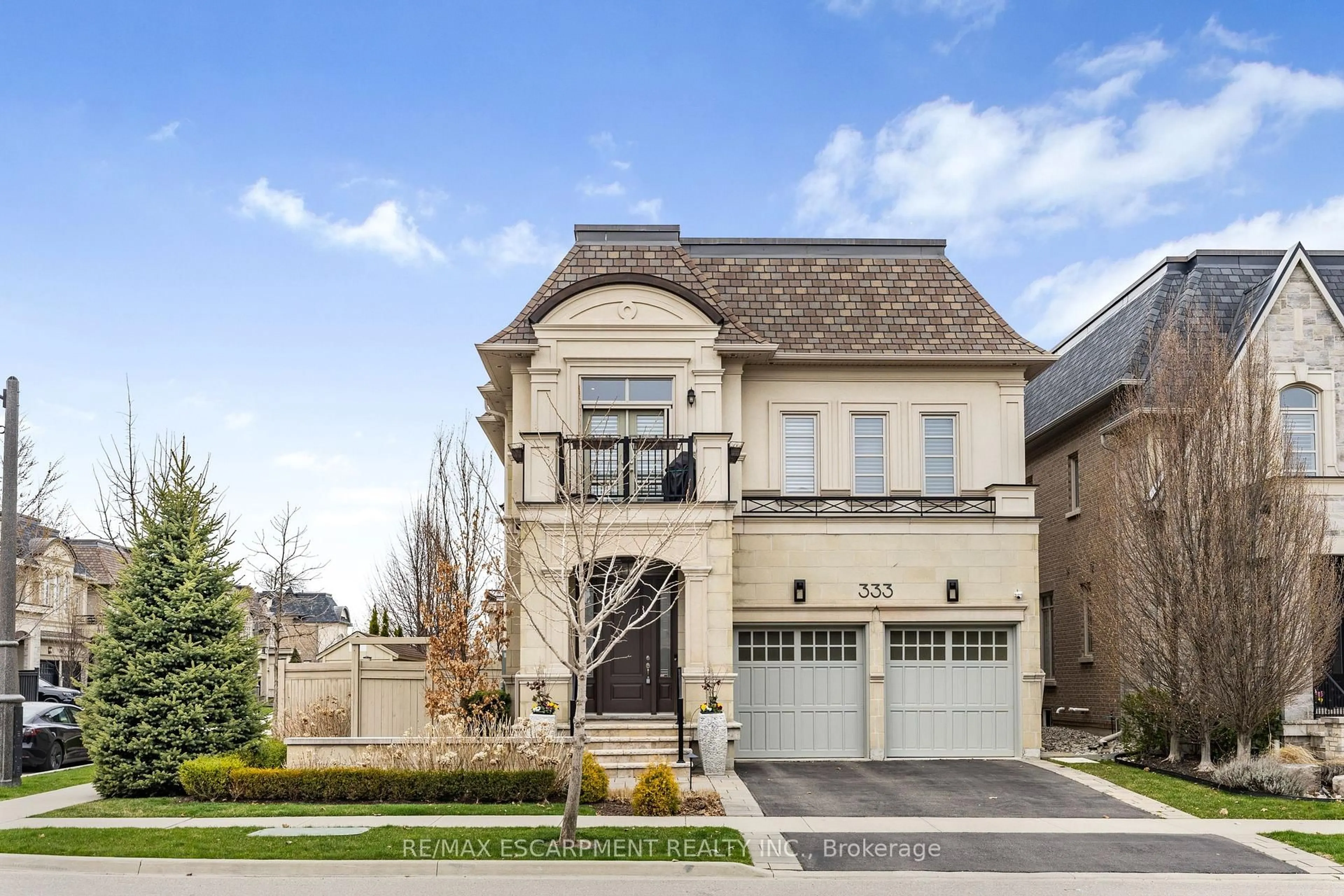 Home with brick exterior material, street for 333 Tudor Ave, Oakville Ontario L6K 0G8