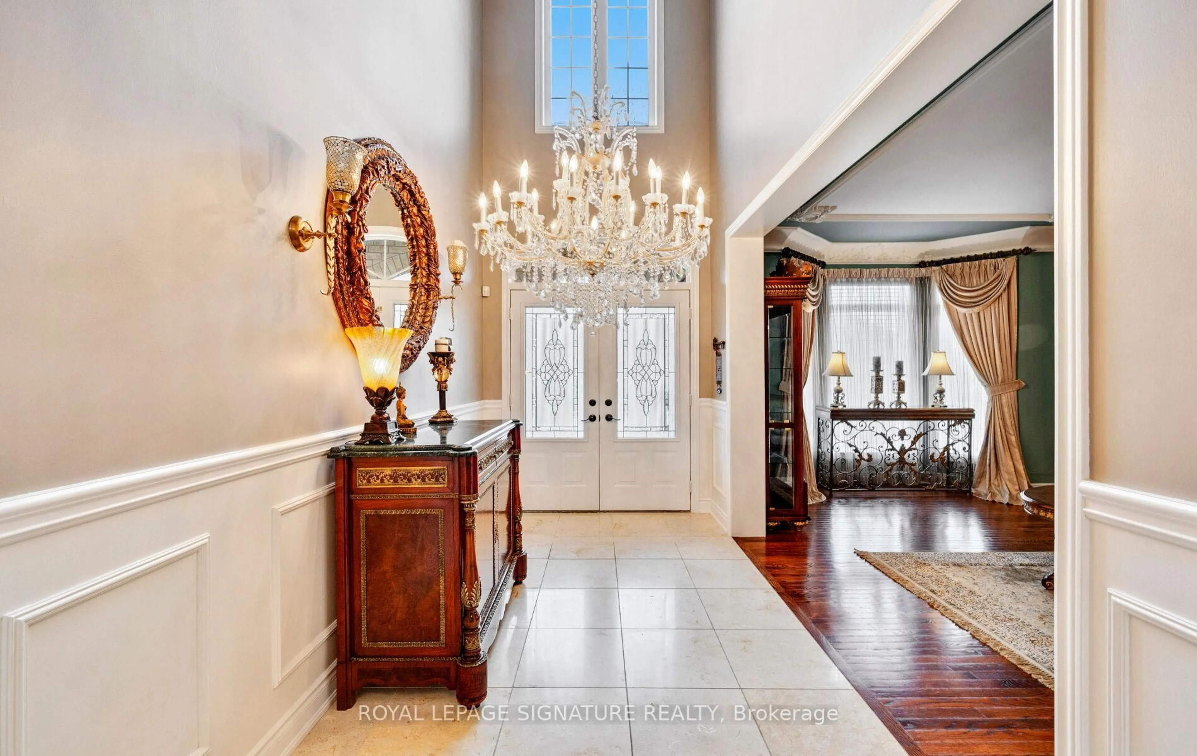 Indoor foyer for 128 Valleycreek Dr, Brampton Ontario L6P 2G2