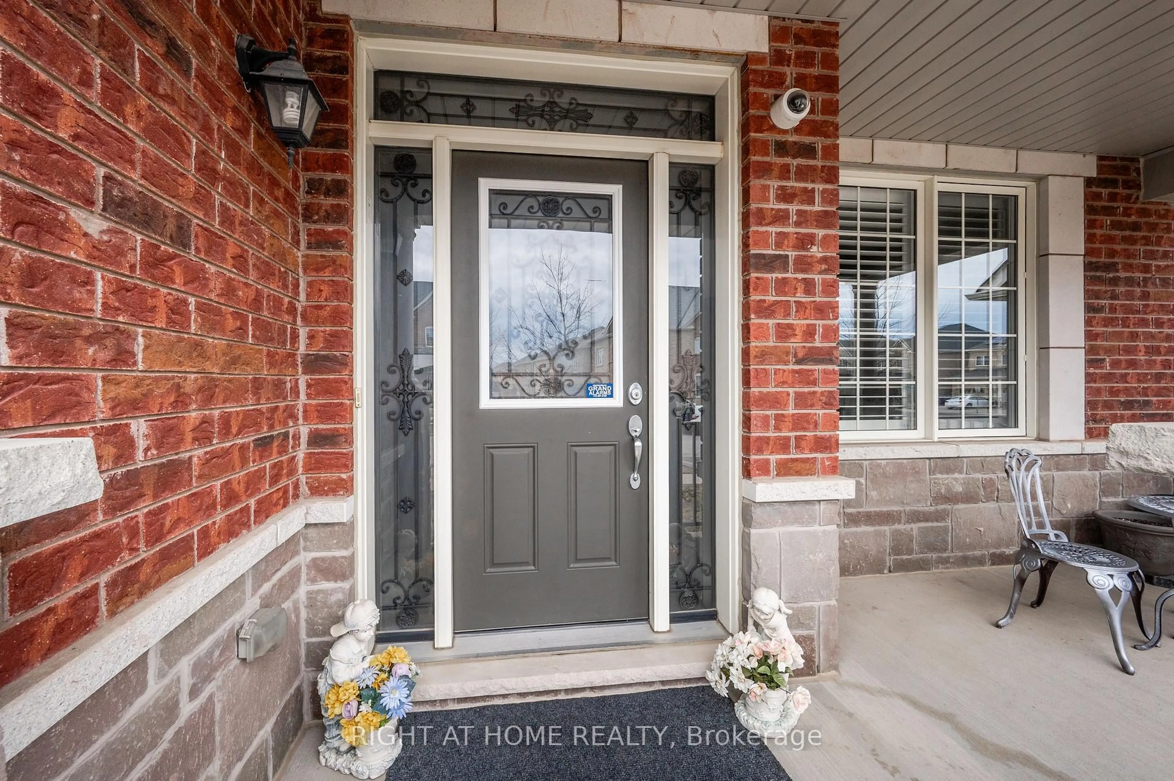 Indoor entryway for 64 Kalmia Rd, Brampton Ontario L6X 4N4