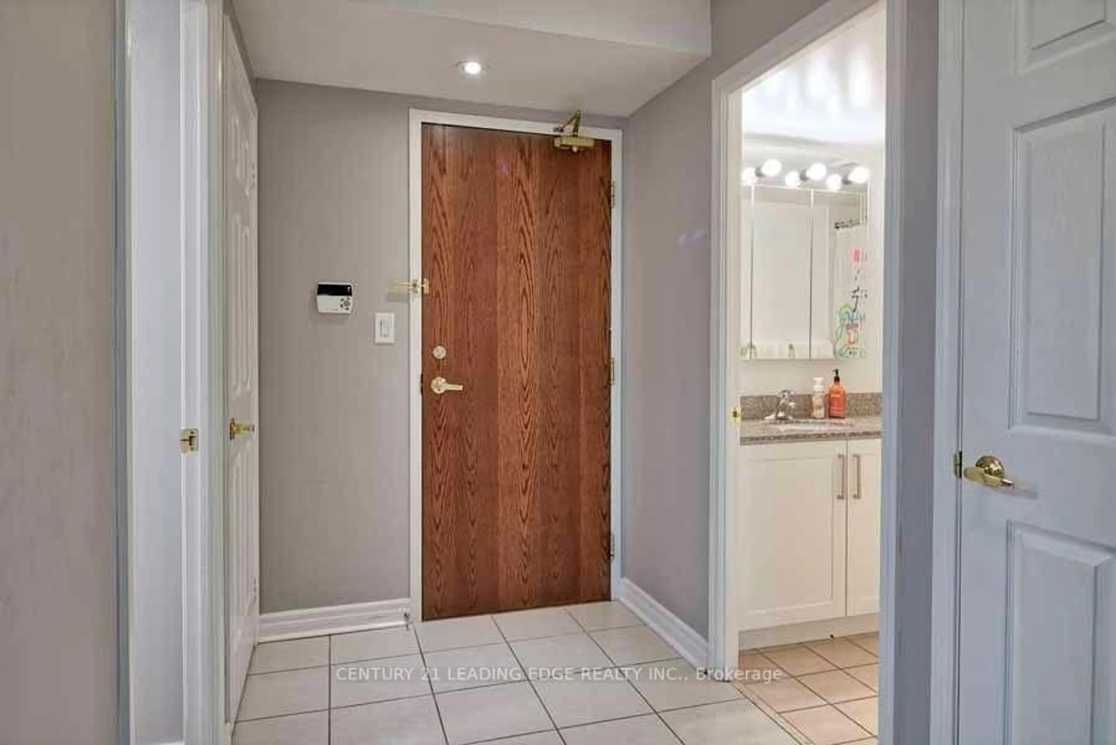 Indoor entryway for 4850 GLEN ERIN Dr #508, Mississauga Ontario L5M 7S1