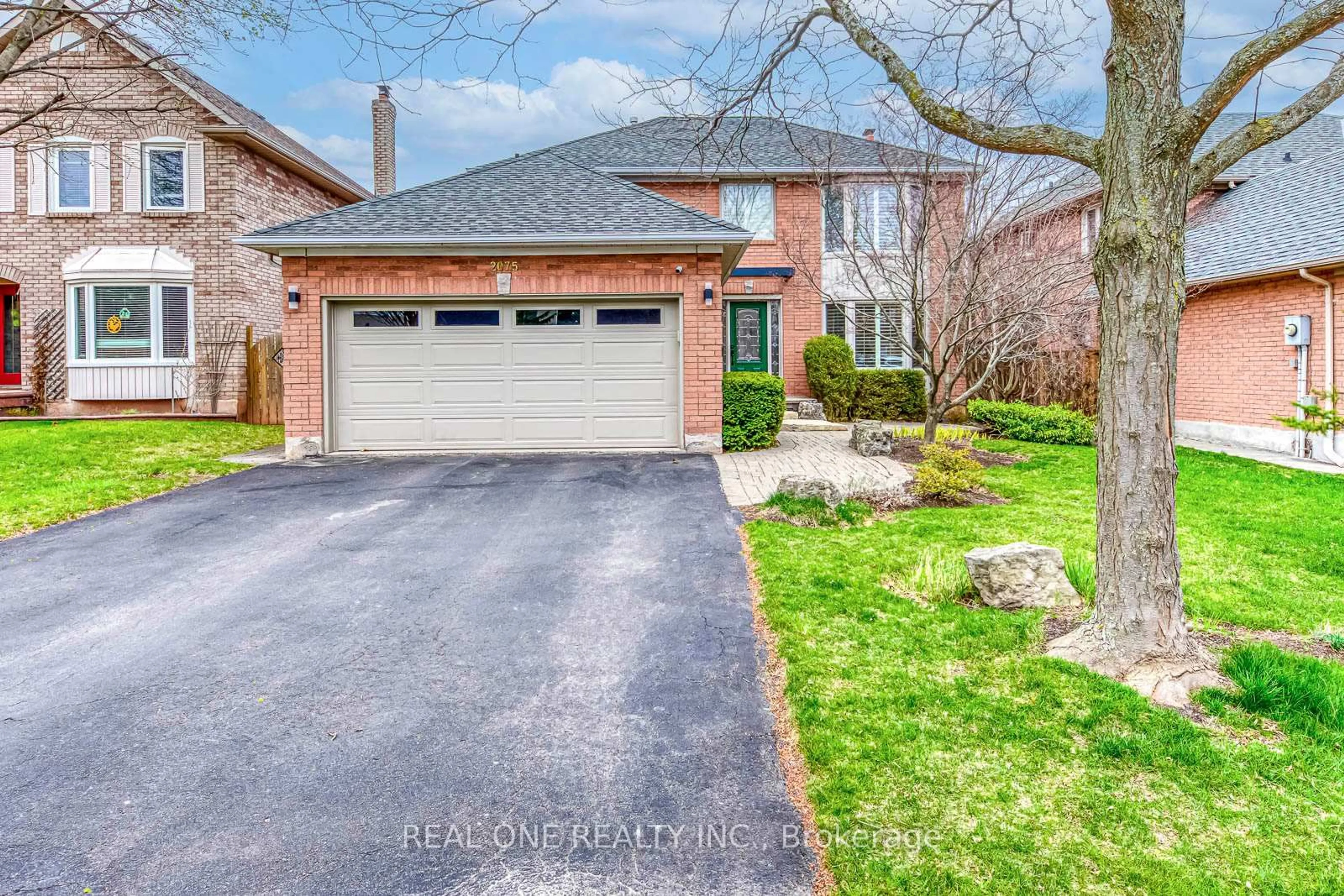 Home with brick exterior material, street for 2075 Banbury Cres, Oakville Ontario L6H 5P8