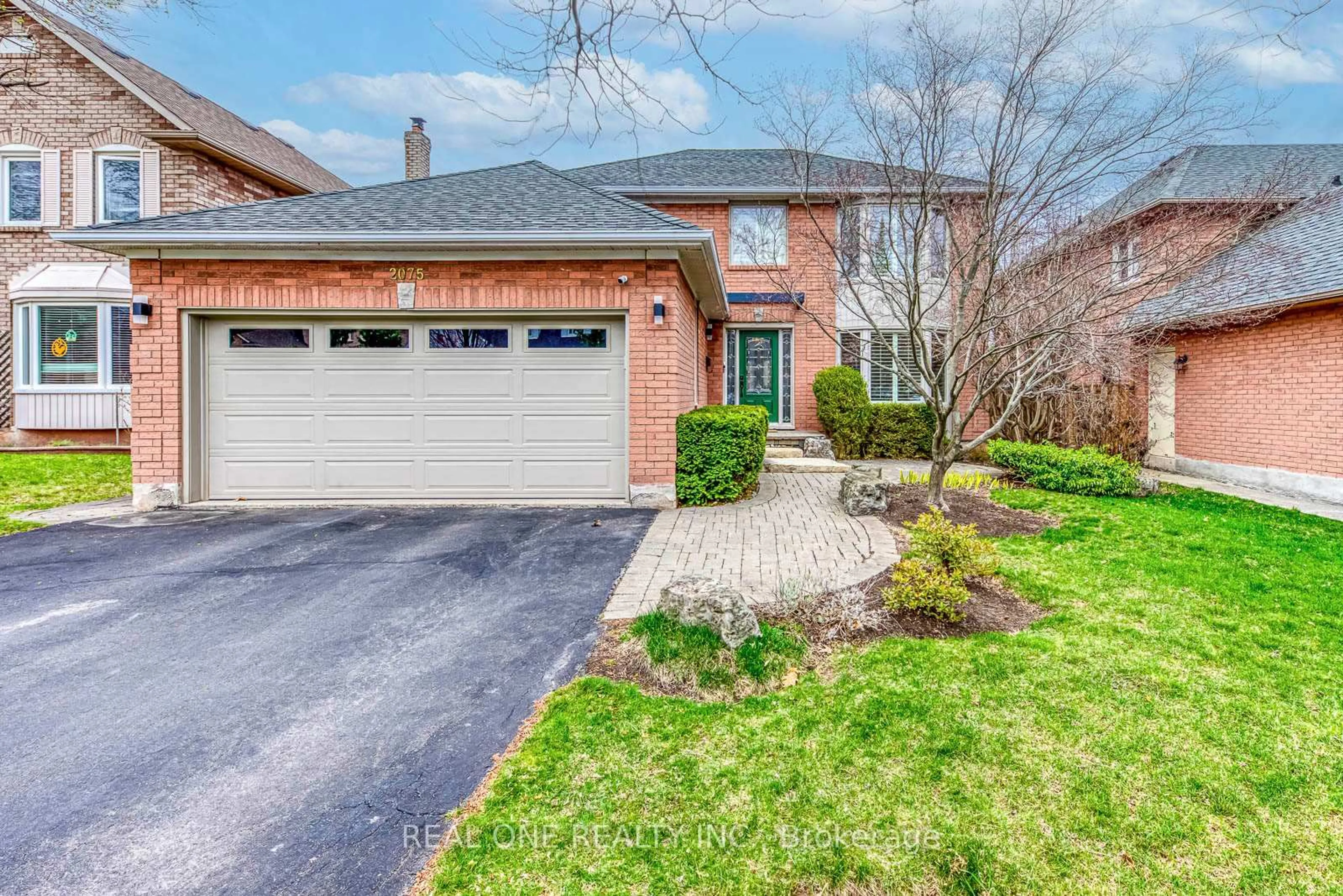 Home with brick exterior material, street for 2075 Banbury Cres, Oakville Ontario L6H 5P8