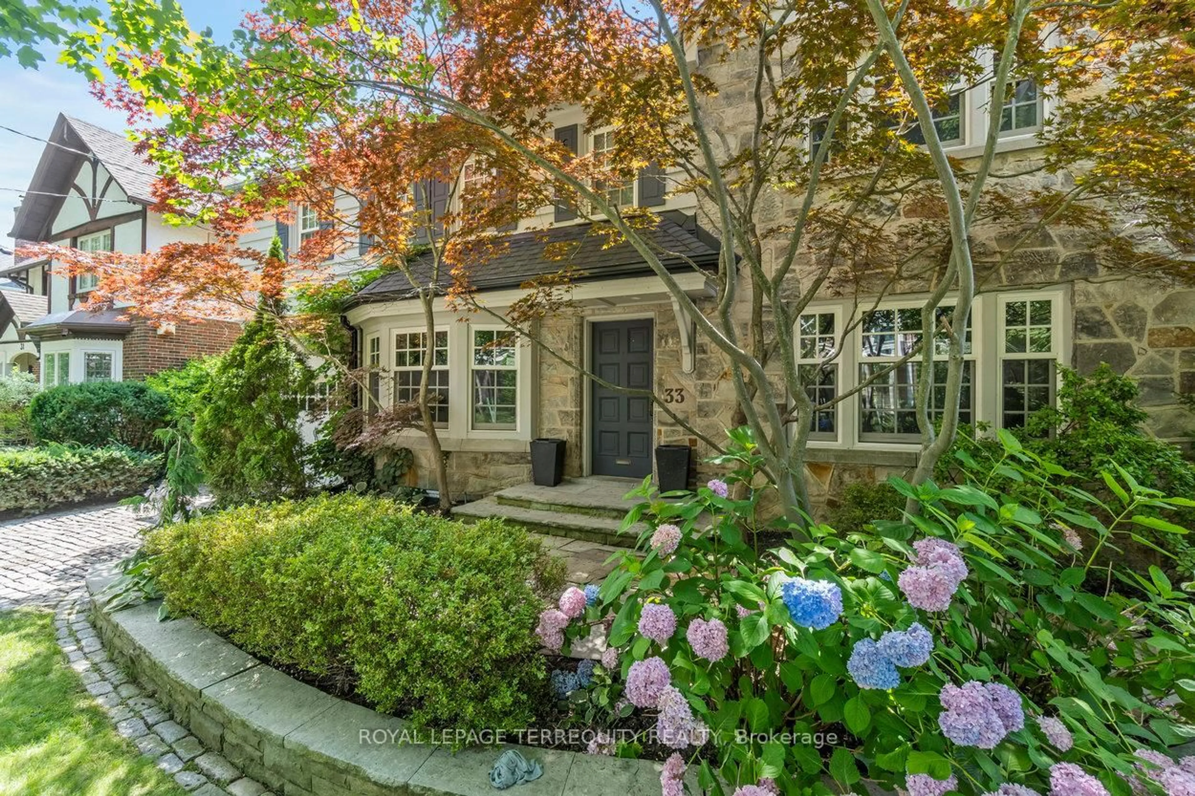 Unknown for 33 Queen Marys Dr, Toronto Ontario M8X 1S3
