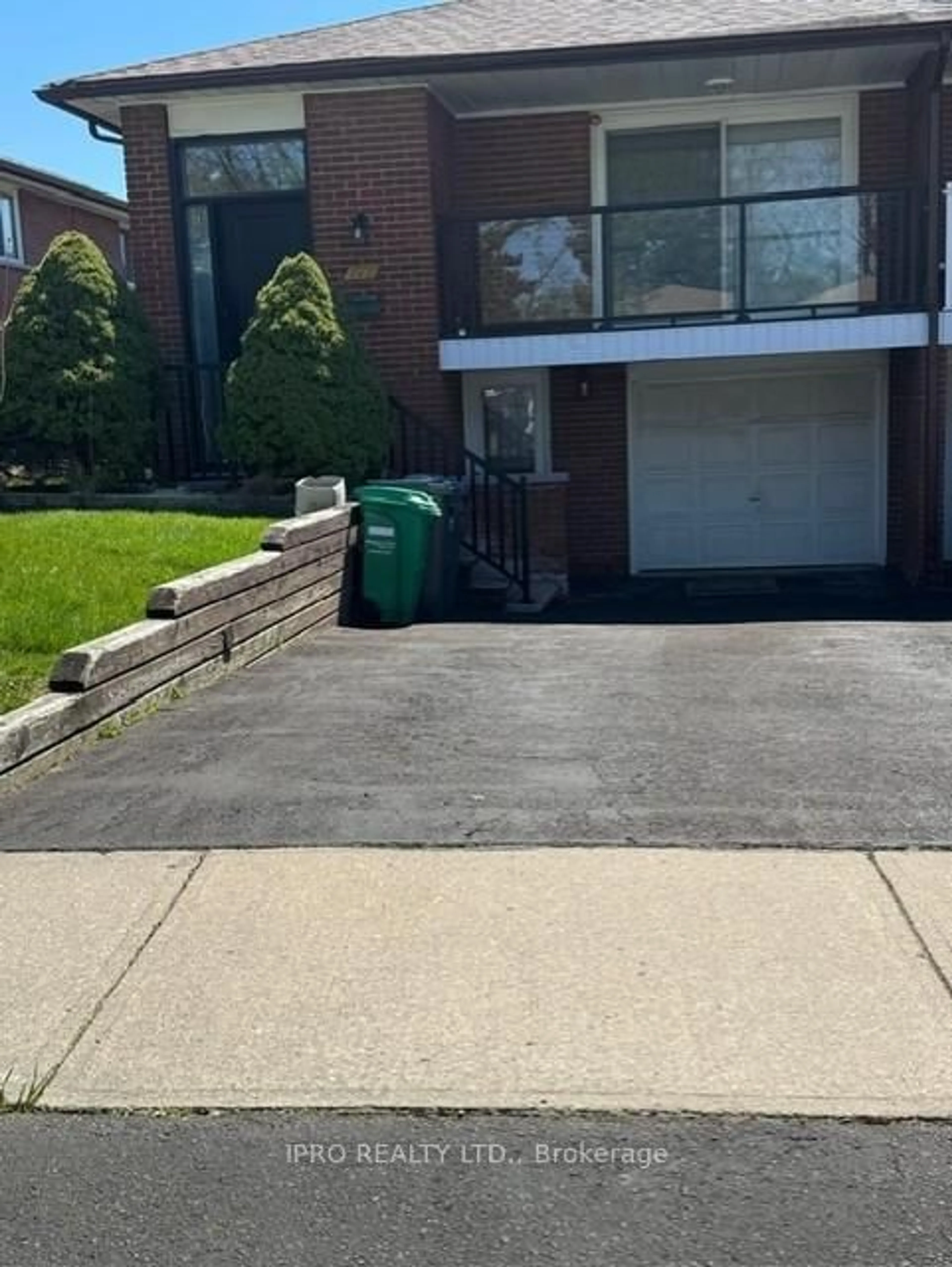 Unknown for 717 Green Meadow Cres, Mississauga Ontario L5A 2V3