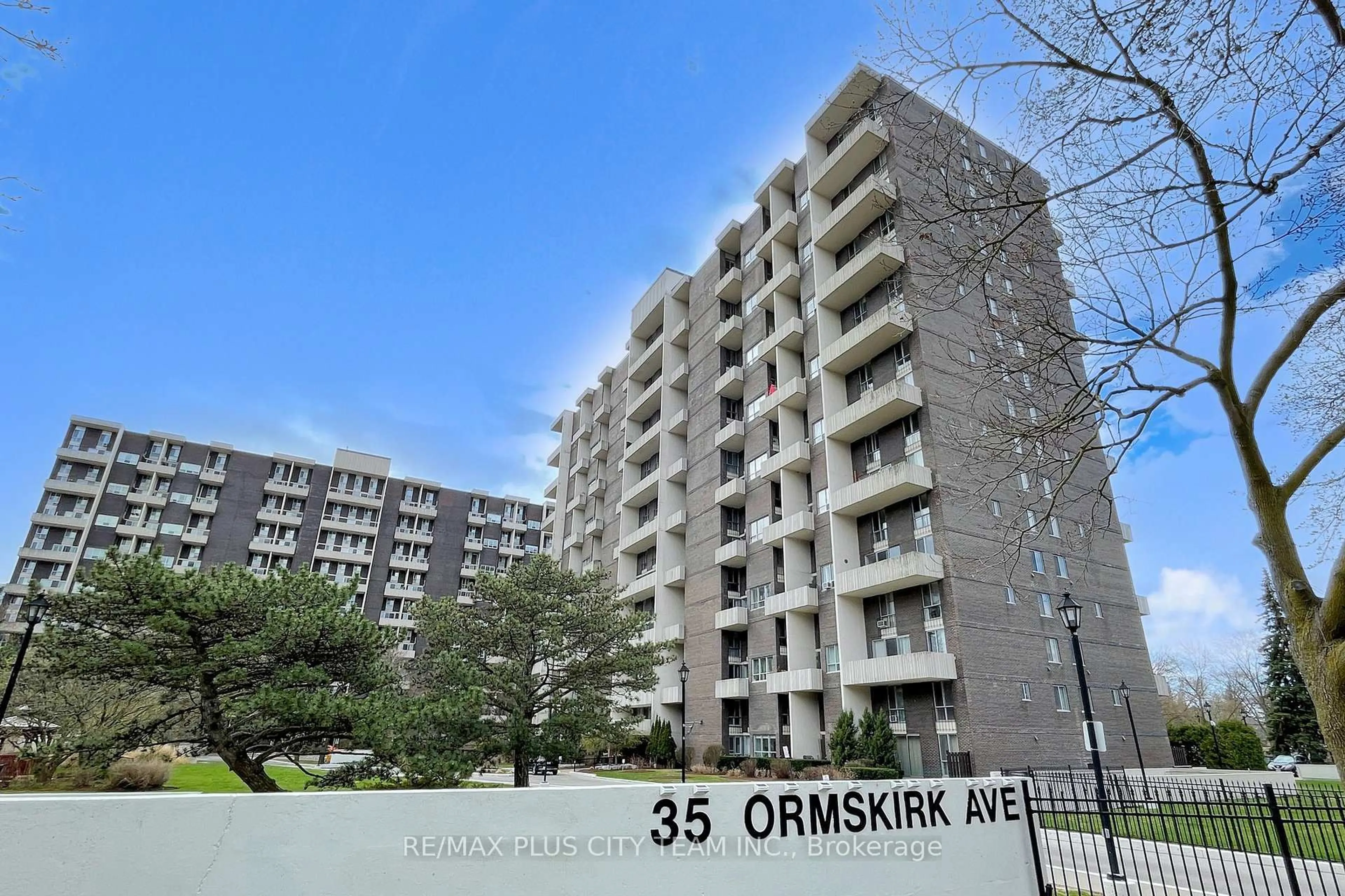 Unknown for 35 Ormskirk Ave #215, Toronto Ontario M6S 1A8