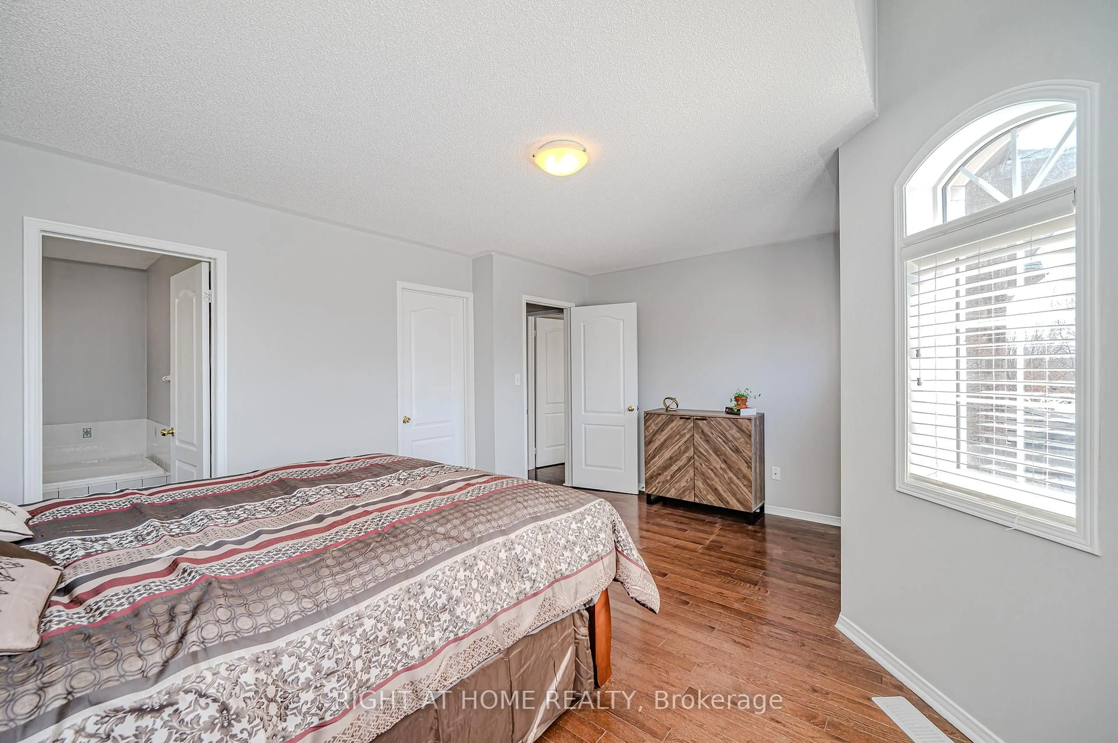 A pic of a room for 2267 Empire Cres, Burlington Ontario L7L 6Y6