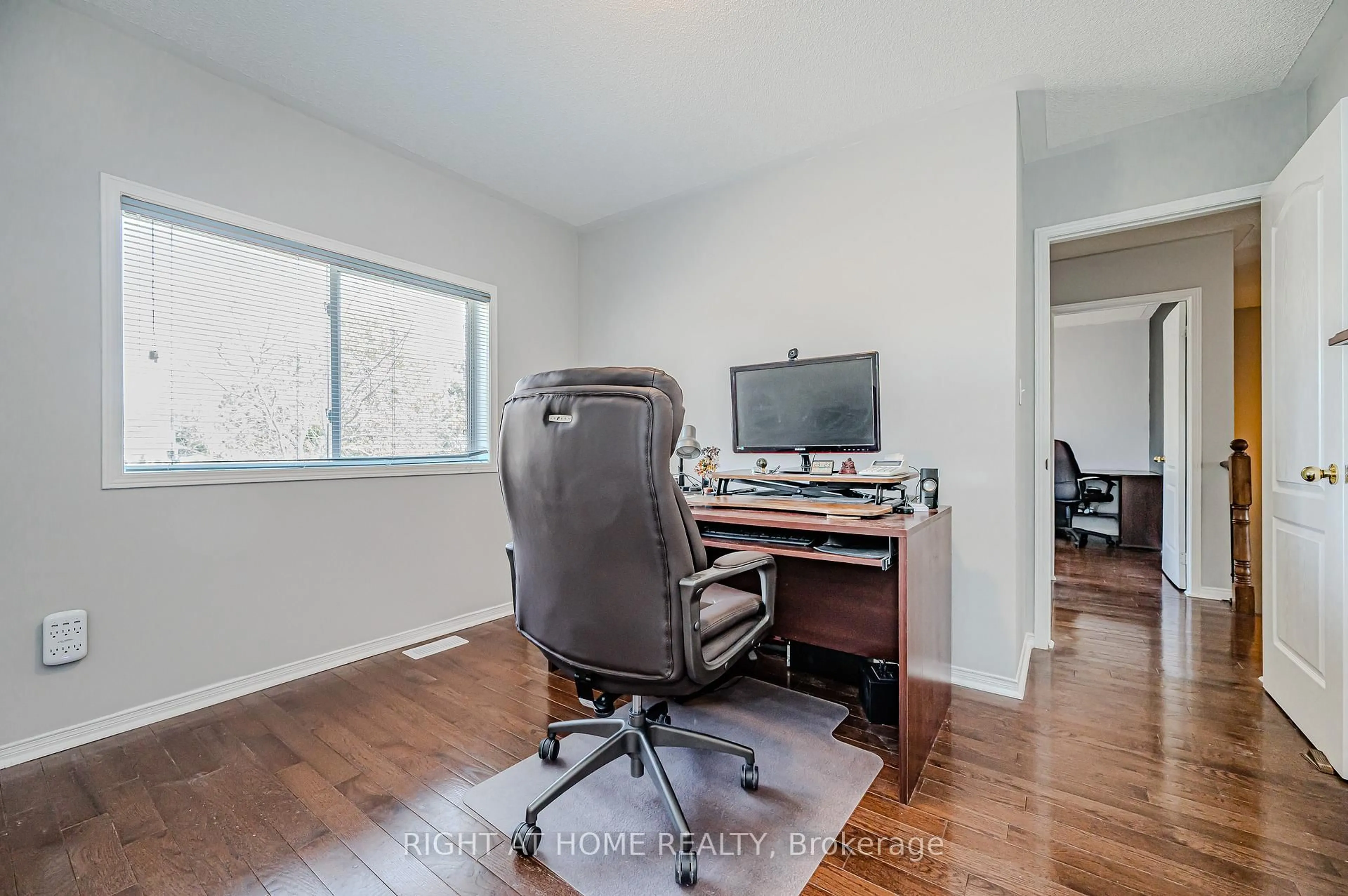 A pic of a room for 2267 Empire Cres, Burlington Ontario L7L 6Y6