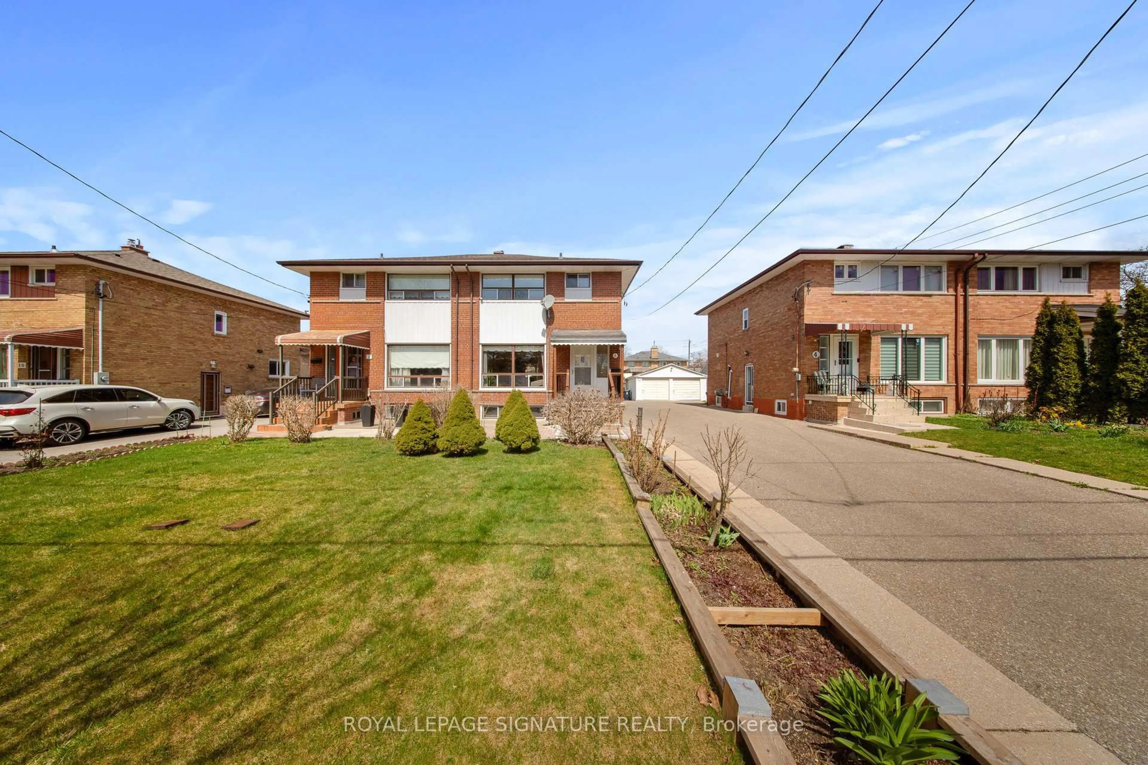 A pic from outside/outdoor area/front of a property/back of a property/a pic from drone, street for 6 Thurodale Ave, Toronto Ontario M6M 3B3