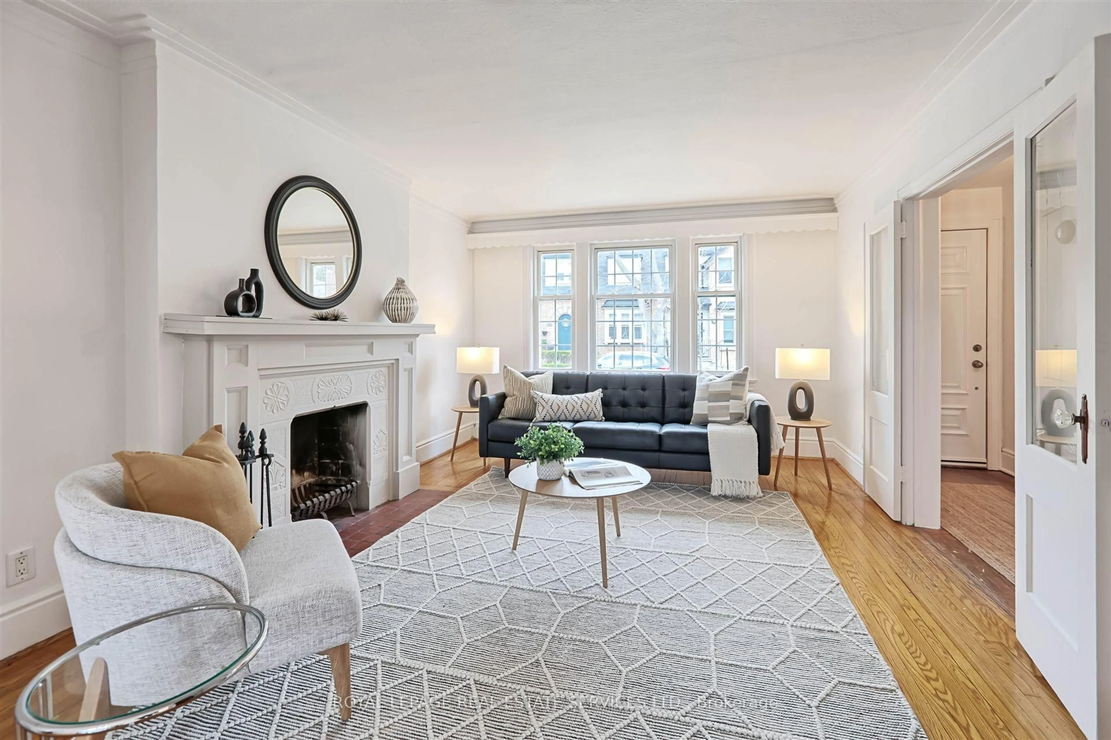 Living room with furniture, unknown for 21 Sunnybrook Rd, Toronto Ontario M6S 1G3