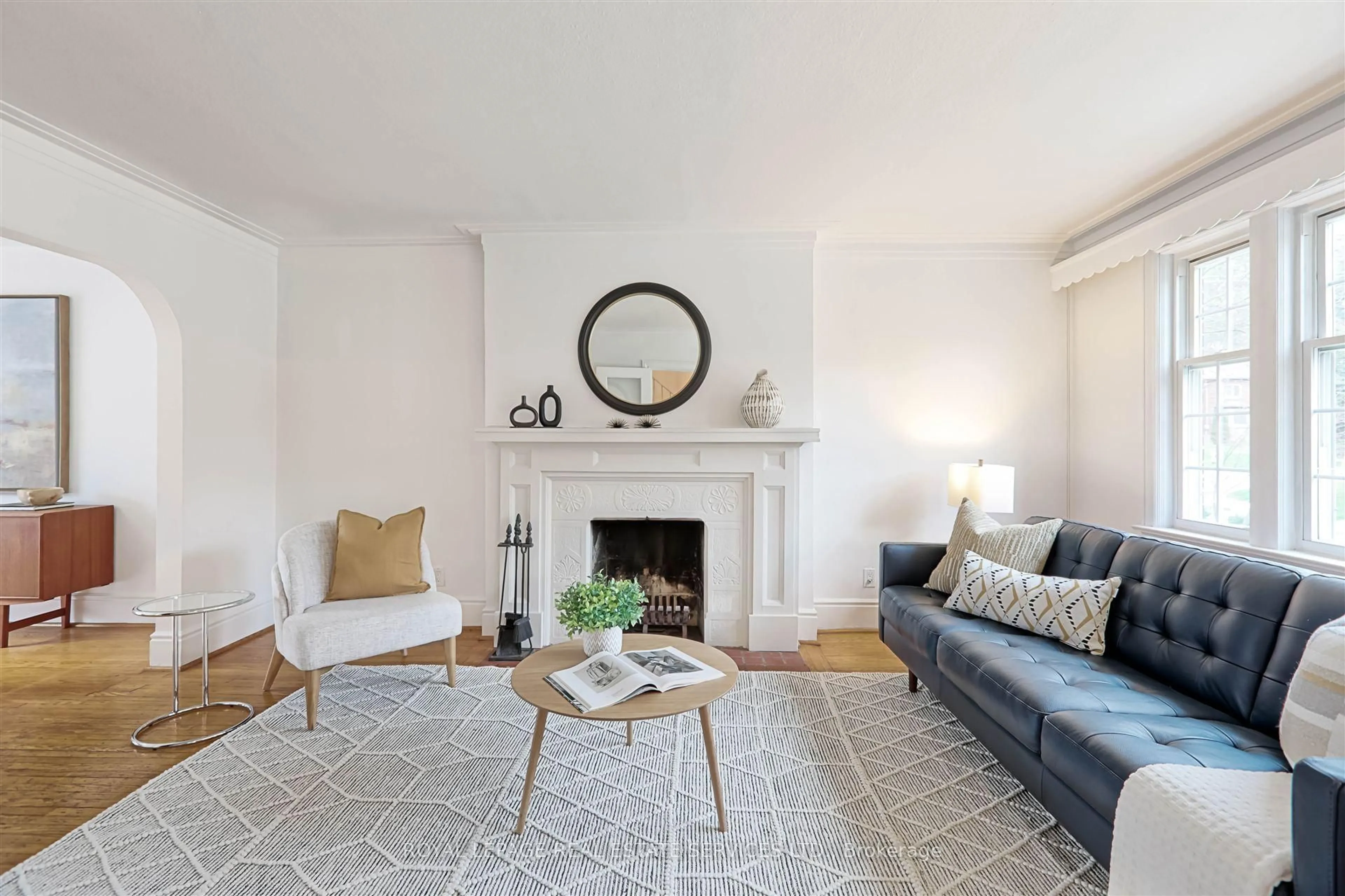 Living room with furniture, unknown for 21 Sunnybrook Rd, Toronto Ontario M6S 1G3