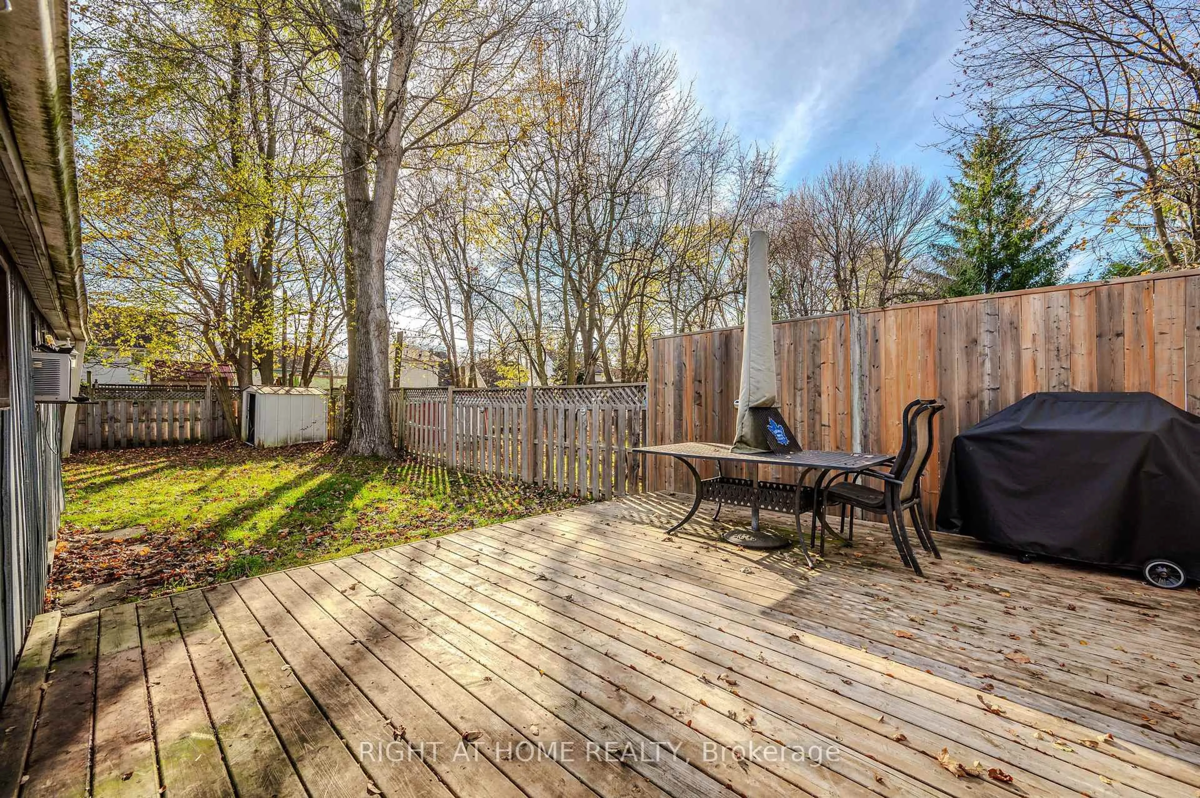 Patio, forest/trees view for 126 Poplar Ave, Halton Hills Ontario L7J 2E2