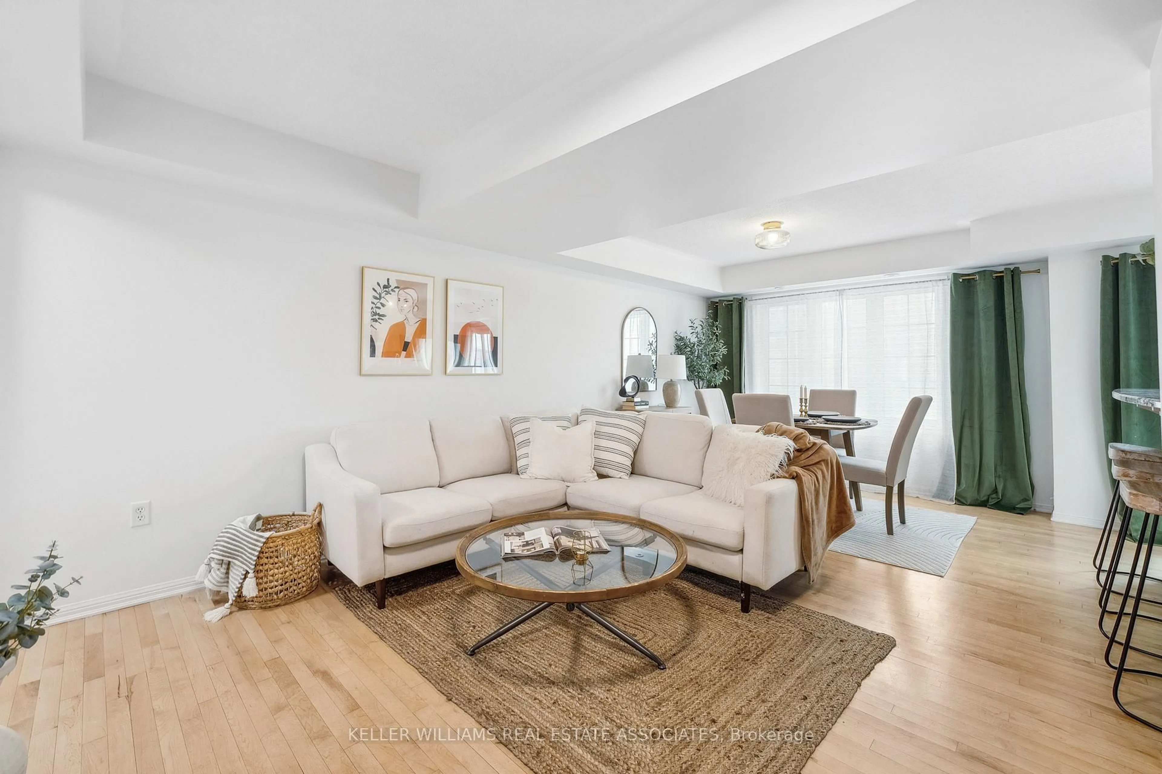 Living room with furniture, unknown for 2614 Dashwood Dr #49, Oakville Ontario L6M 0K5