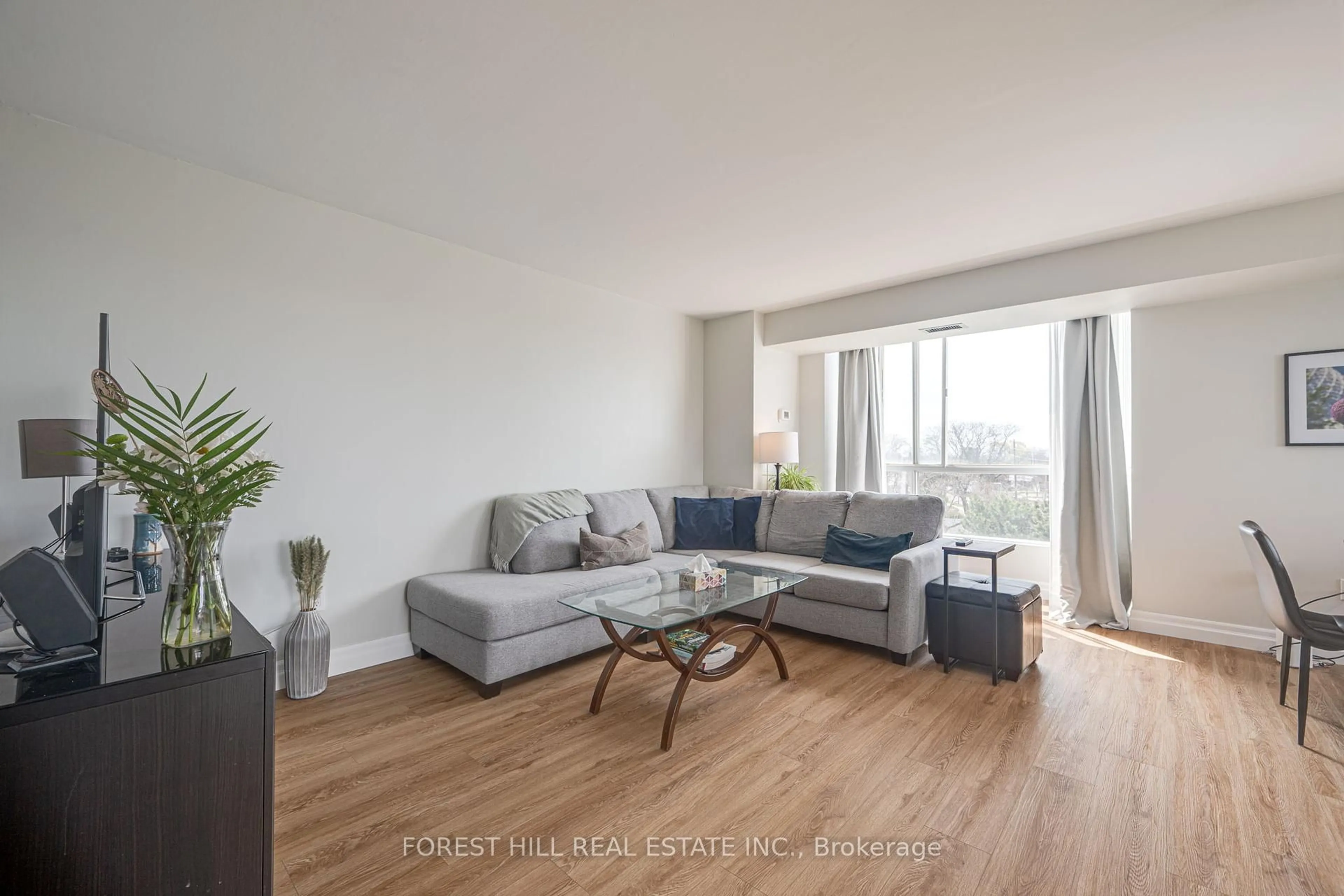 Living room with furniture, wood/laminate floor for 3077 Weston Rd #609, Toronto Ontario M9M 3A1