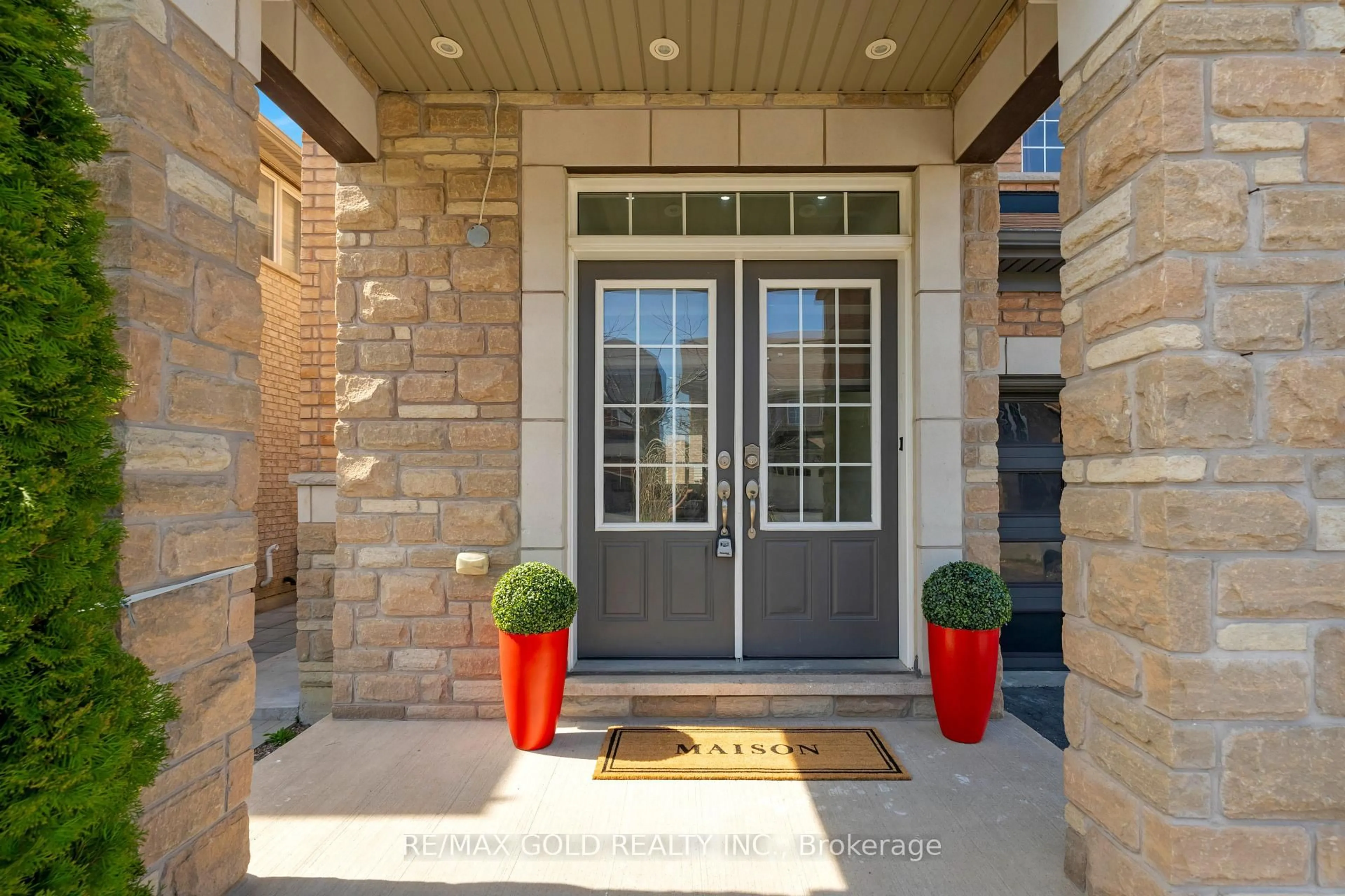 Indoor entryway for 82 EDUCATION Rd, Brampton Ontario L6P 3W3
