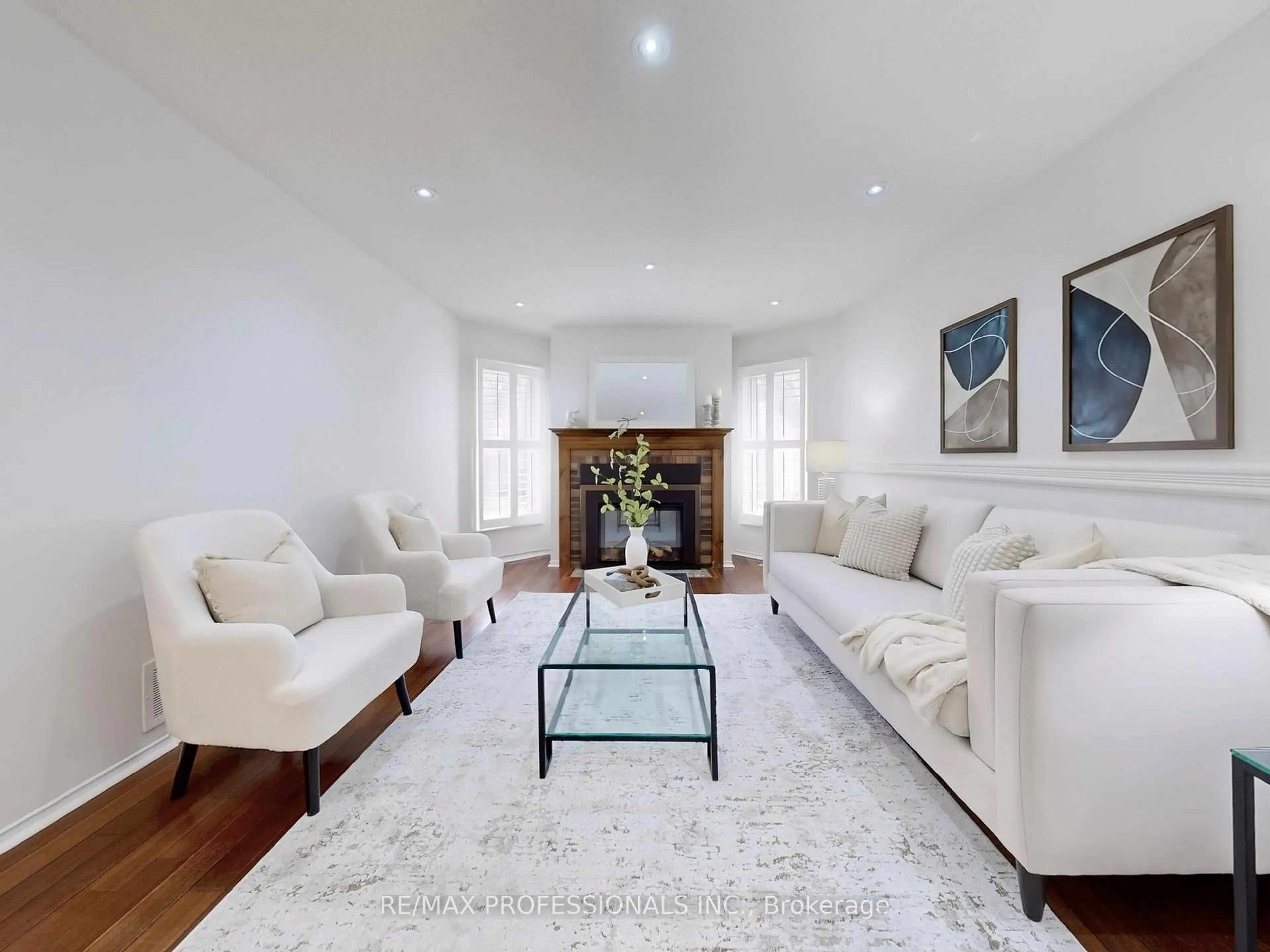 Living room with furniture, unknown for 4072 Colonial Dr, Mississauga Ontario L5L 4K1