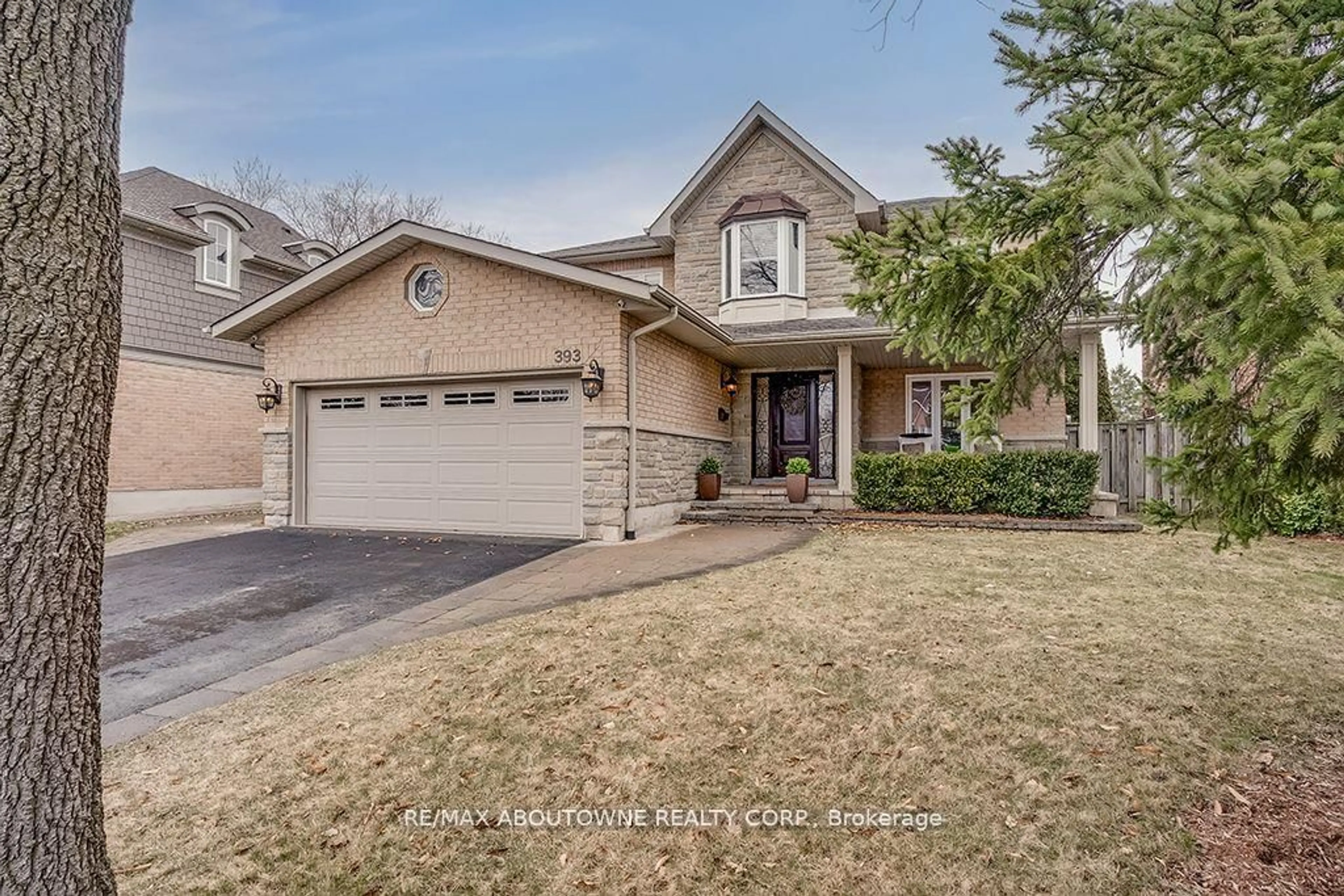 Home with brick exterior material, street for 393 CLAREMONT Cres, Oakville Ontario L6J 6J9