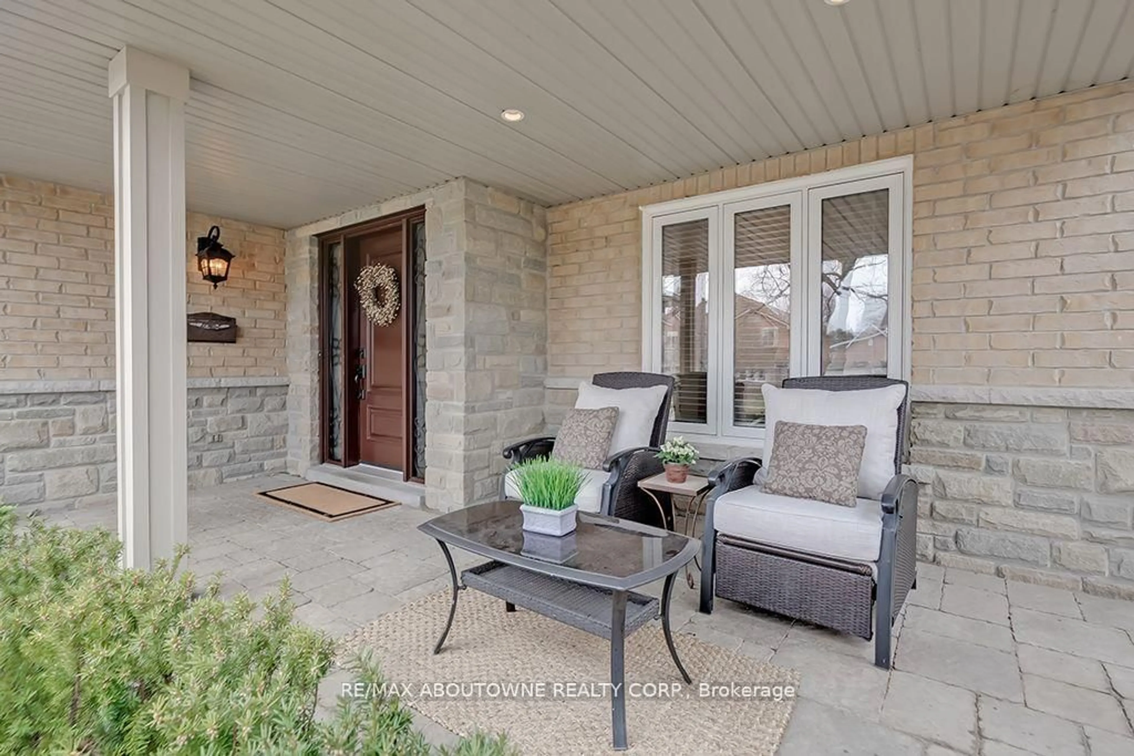 Patio, street for 393 CLAREMONT Cres, Oakville Ontario L6J 6J9
