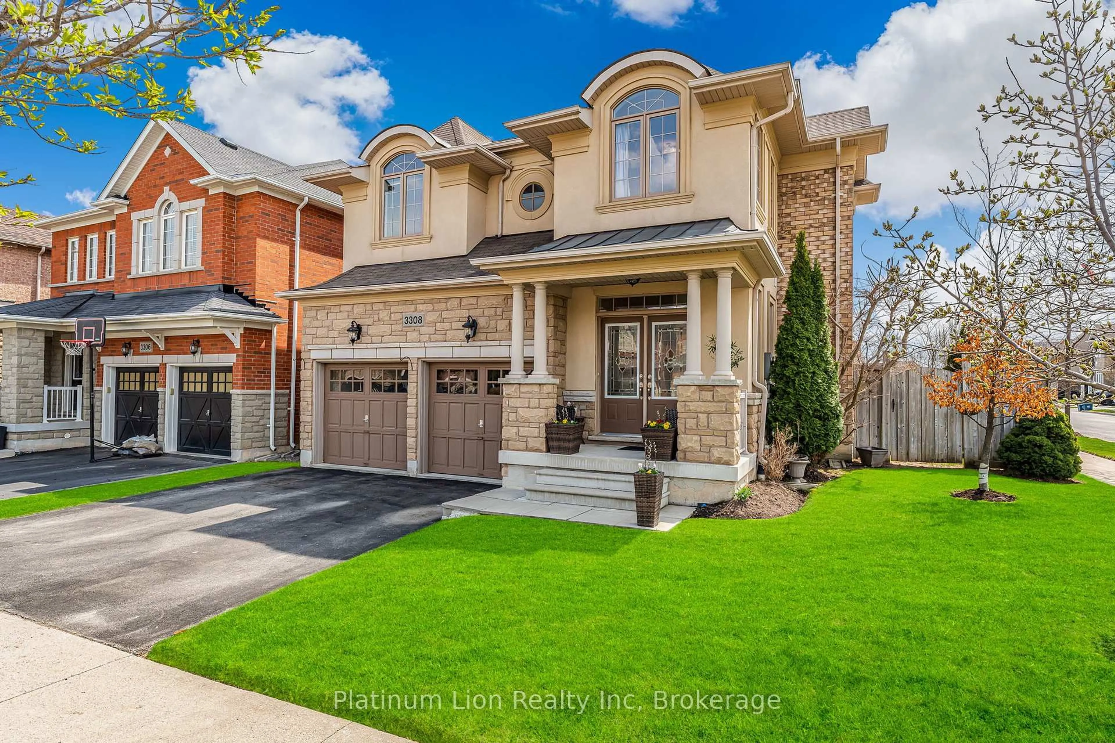Home with brick exterior material, street for 3308 Granite Gate, Burlington Ontario L7M 0L7