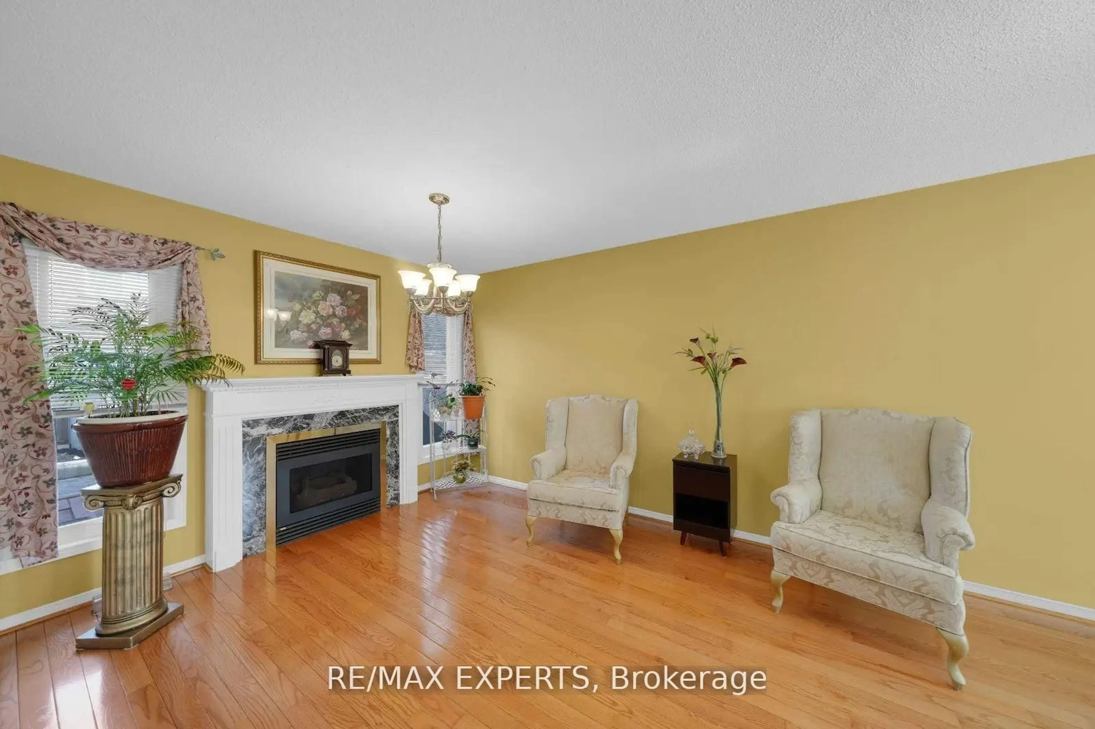 Living room with furniture, unknown for 26 Bison Run Rd, Brampton Ontario L6R 1R9