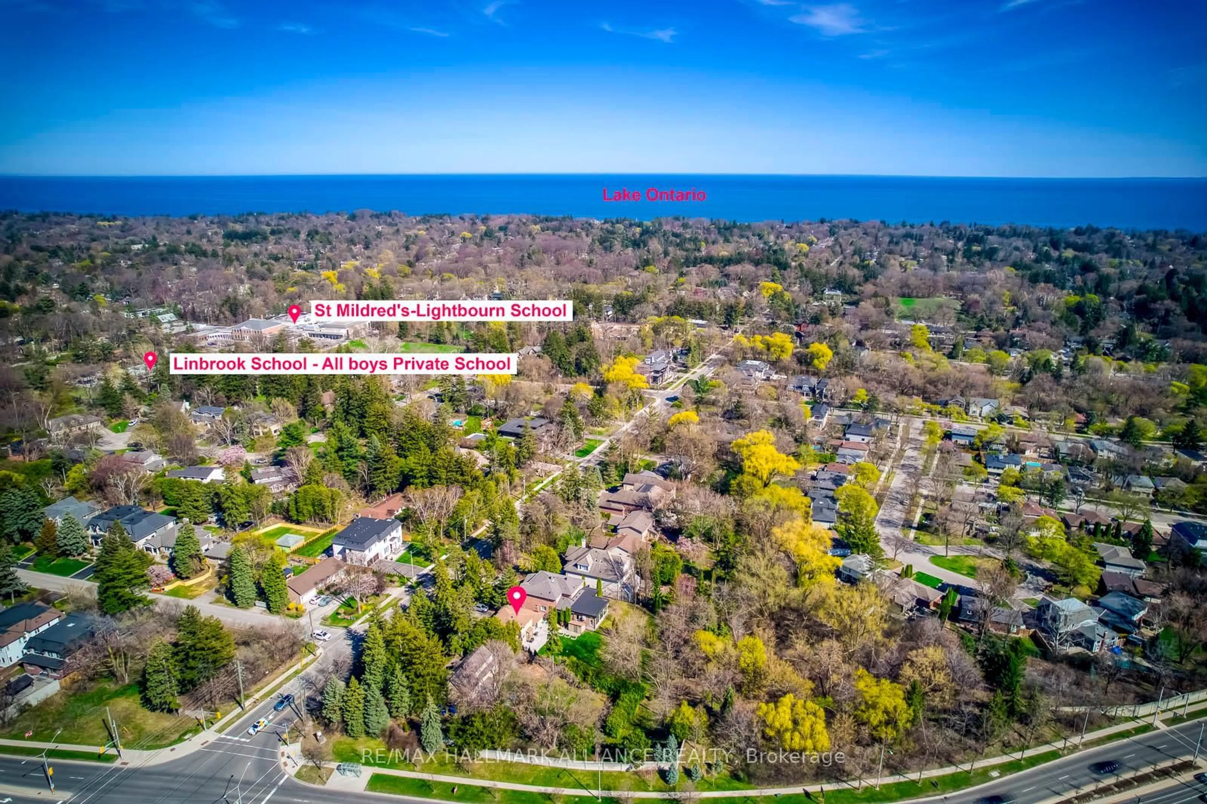 A pic from outside/outdoor area/front of a property/back of a property/a pic from drone, water/lake/river/ocean view for 494 Chartwell Rd, Oakville Ontario L6J 4A5