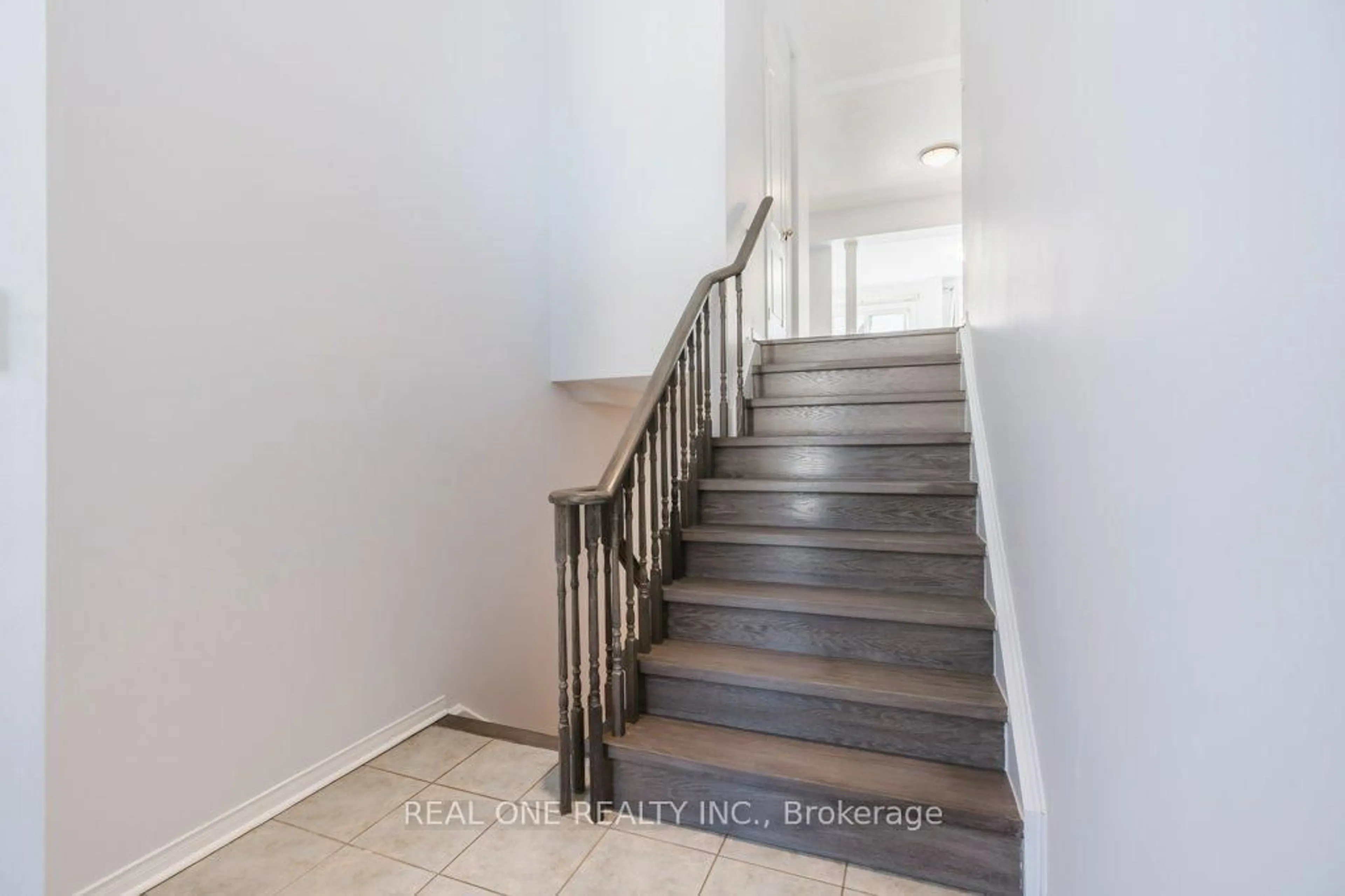 Stairs for 1575 South Parade Crt #41, Mississauga Ontario L5M 6E9