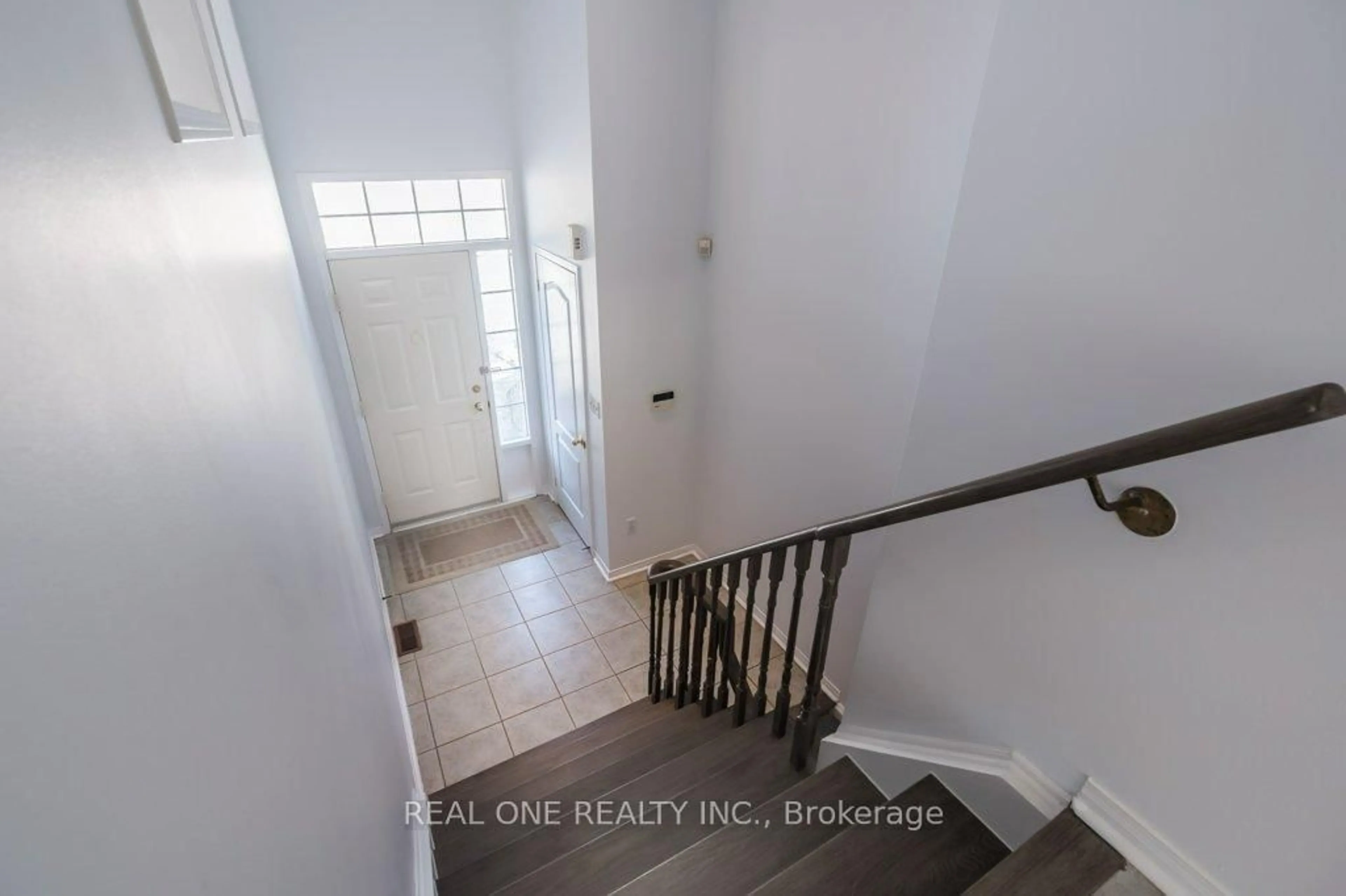 Indoor entryway for 1575 South Parade Crt #41, Mississauga Ontario L5M 6E9