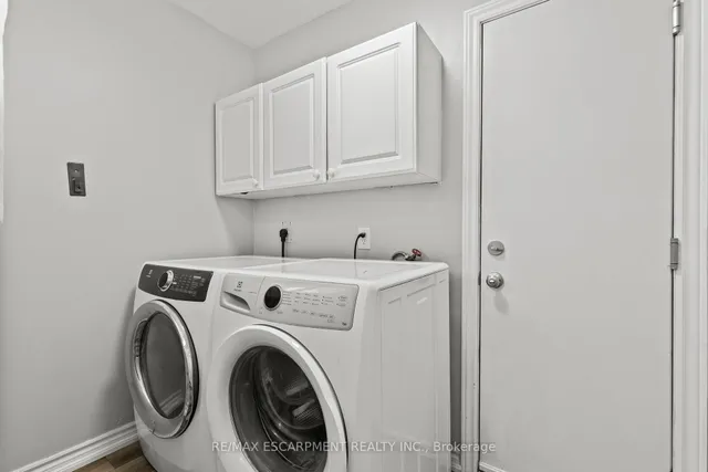 Additional property image - 2207 Middlesmoor Cres