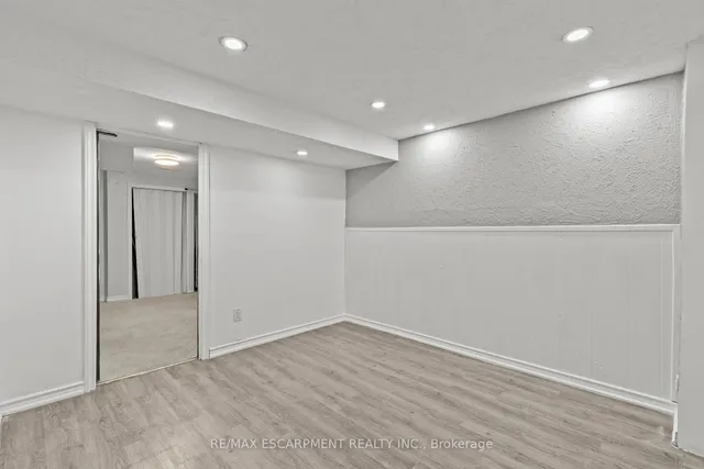 Additional property image - 2207 Middlesmoor Cres