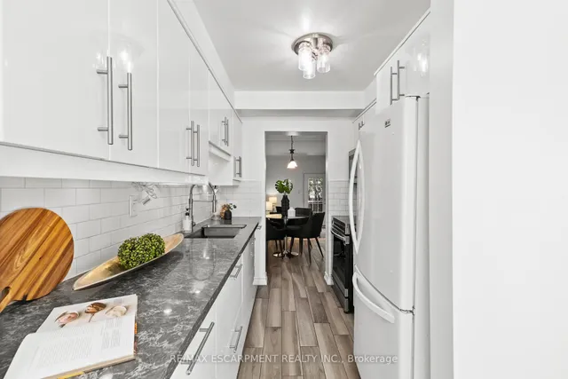 Additional property image - 2207 Middlesmoor Cres