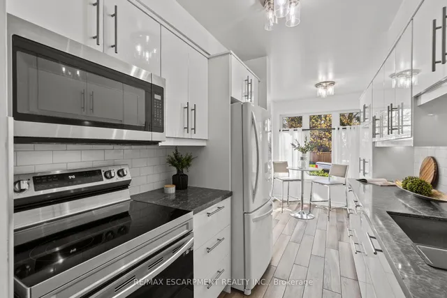 Additional property image - 2207 Middlesmoor Cres
