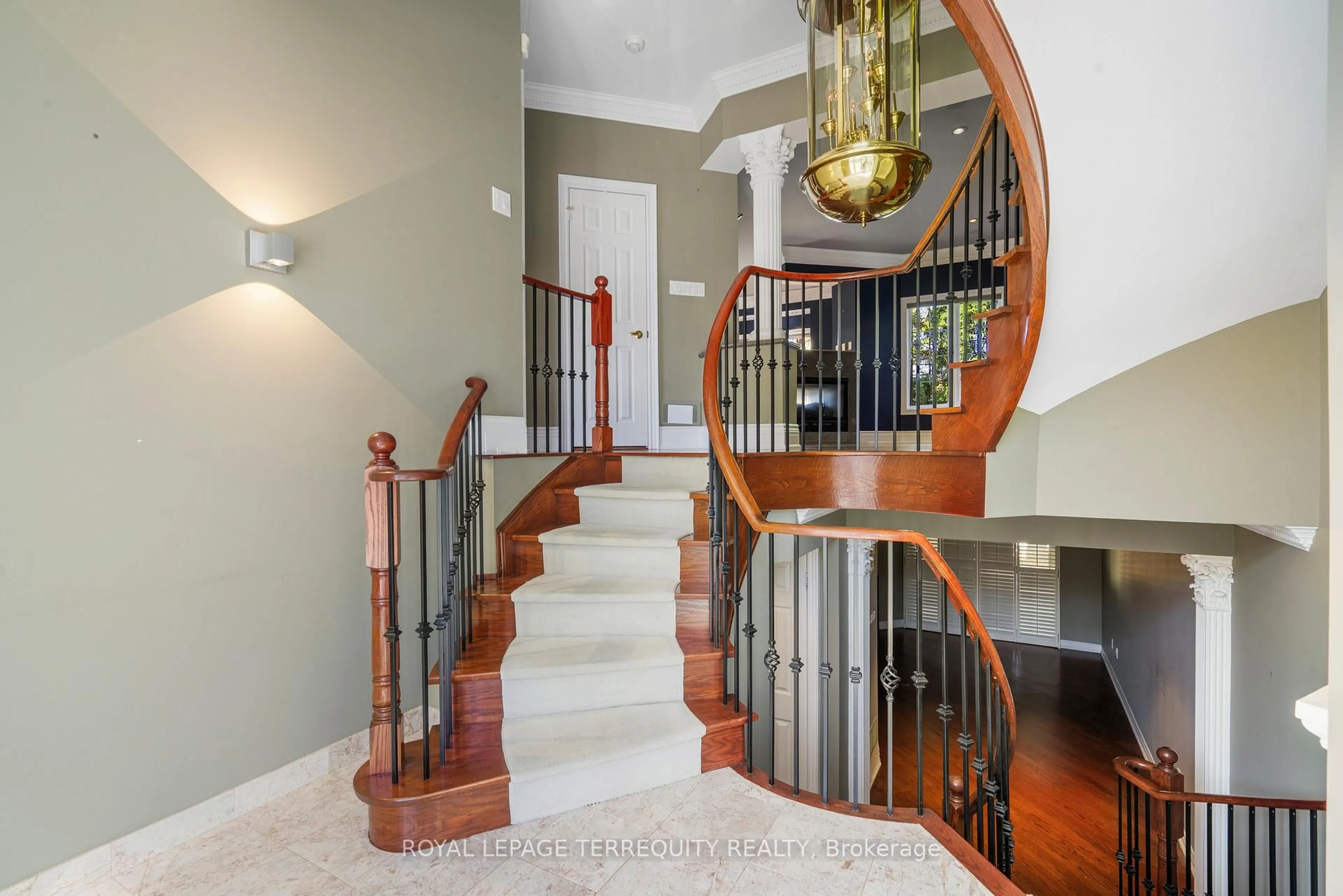 Unknown for 197 La Rose Ave #18, Toronto Ontario M9P 3W1