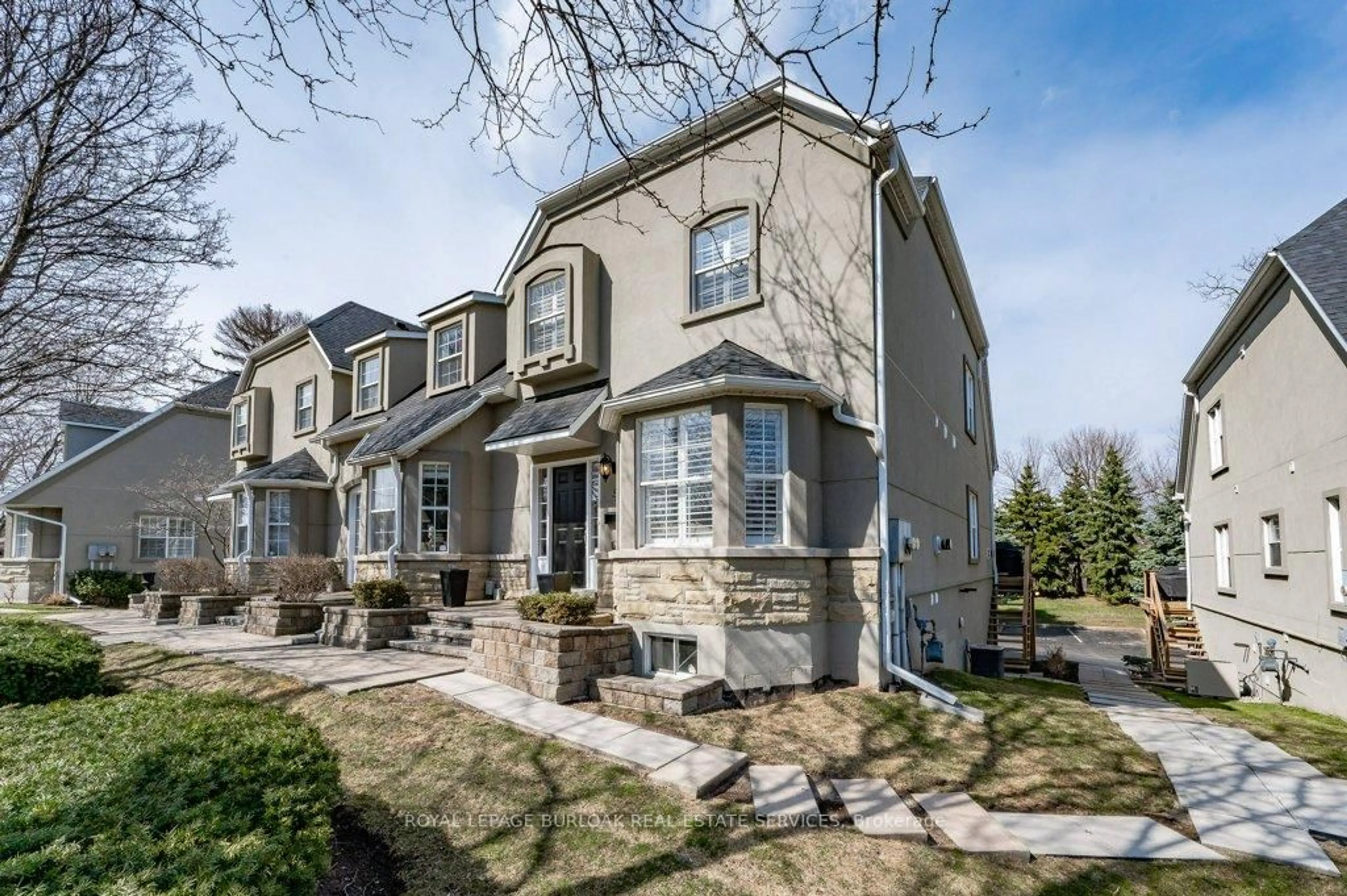 Home with brick exterior material, street for 1061 North Shore Blvd #5, Burlington Ontario L7T 1X9